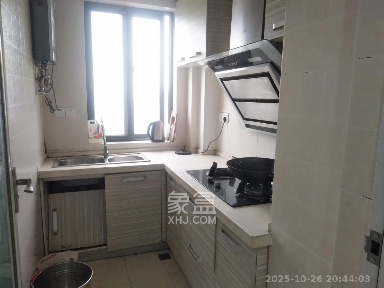 麓江春  2室1厅1卫    2300.0元/月室内图