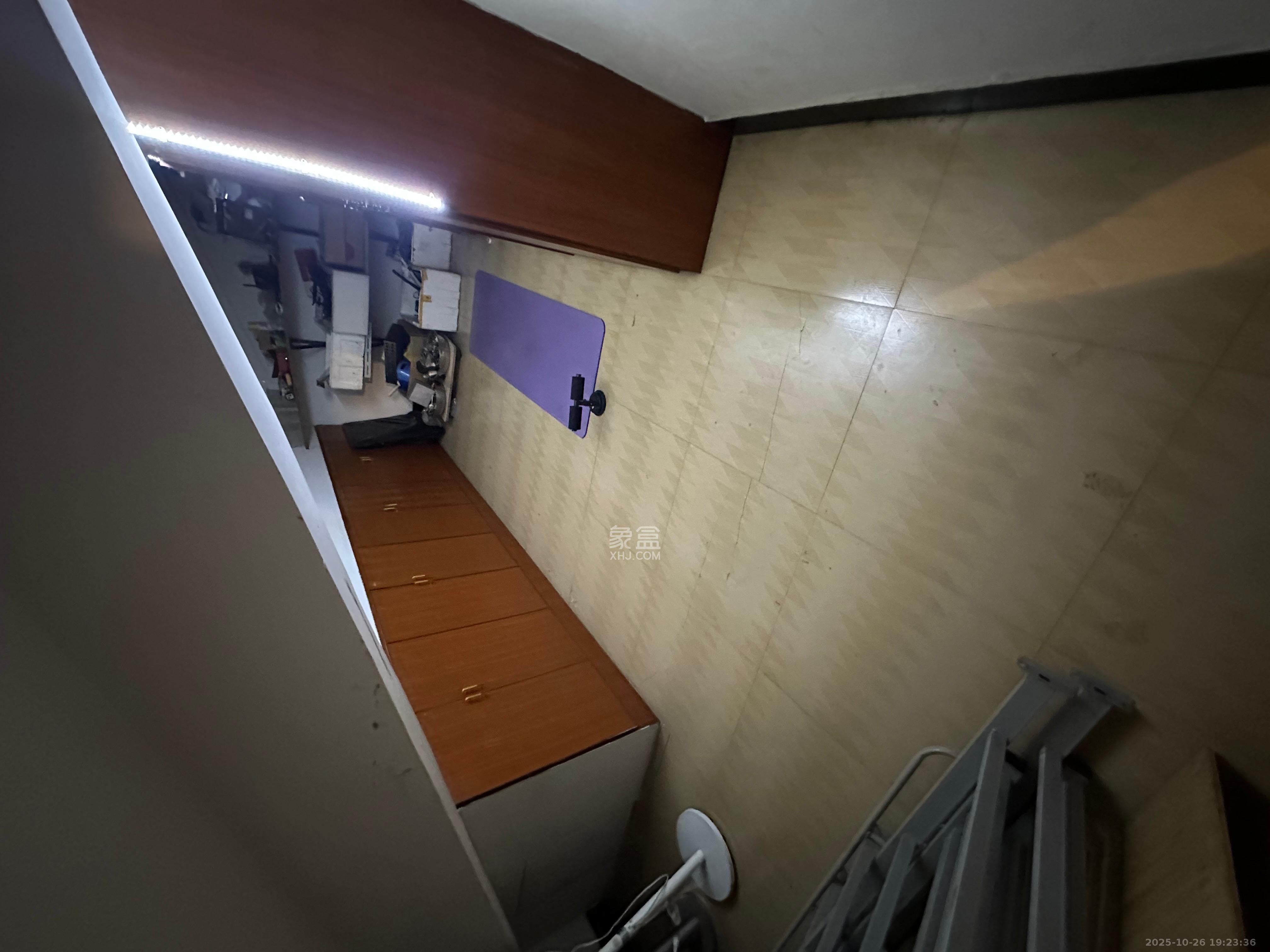 鑫湘佳园  3室1厅1卫    1600.0元/月 鑫湘佳园  3室1厅1卫    1600.0元/月室内图