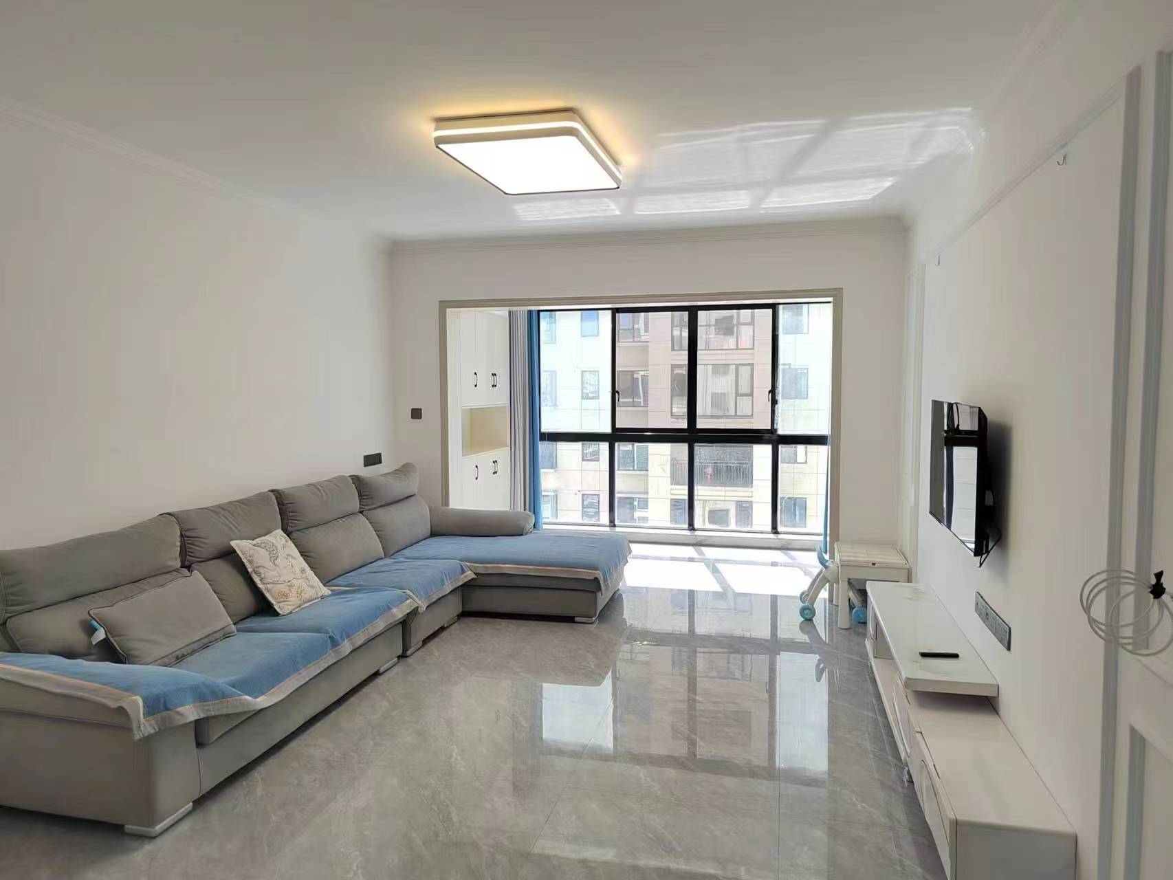 高盛国际  4室2厅2卫    73.0万