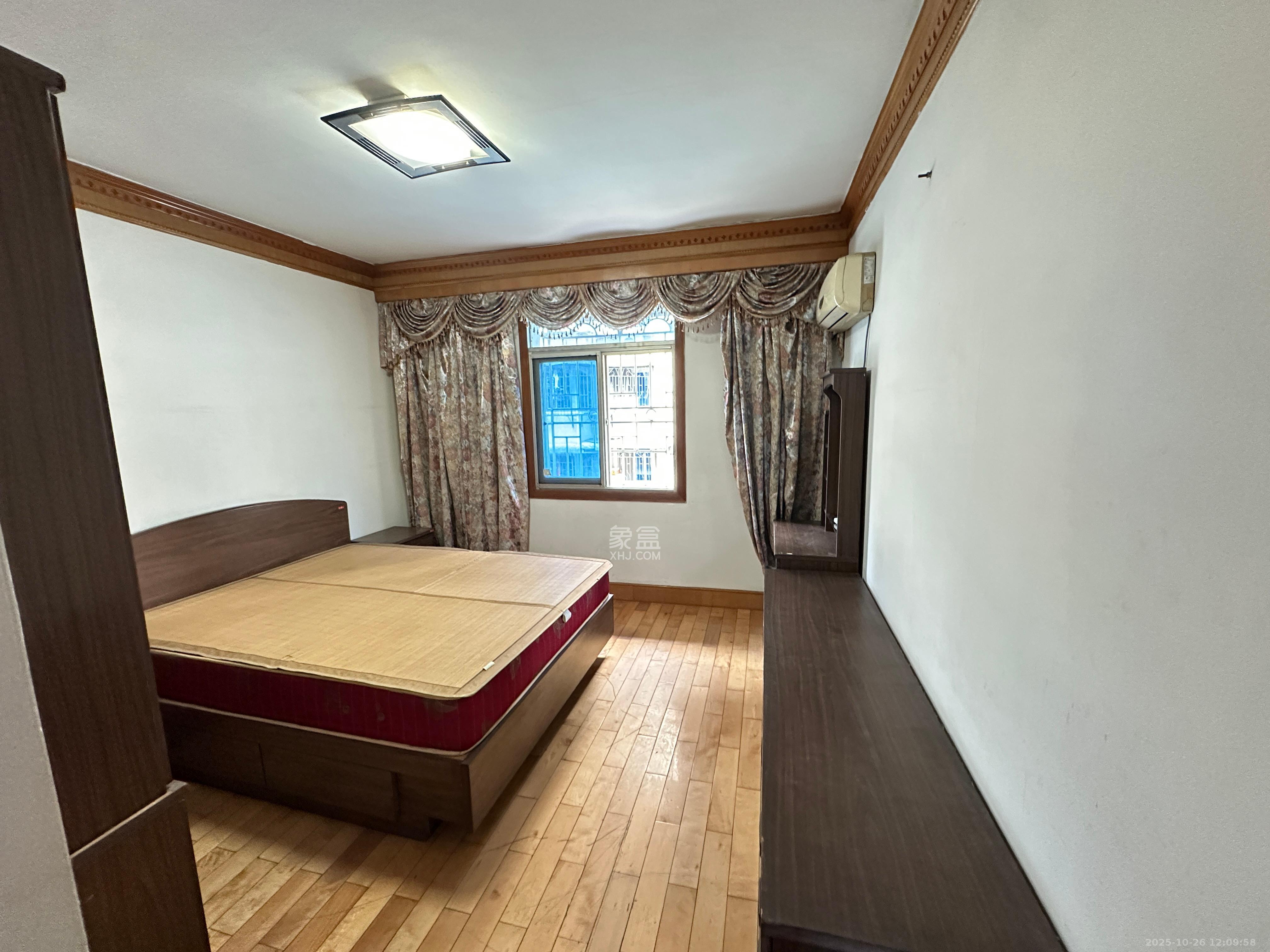 桔园小区1-8片 3室2厅2卫 1600.0元/月 桔园小区1-8片 3室2厅2卫 1600.0元/月室内图