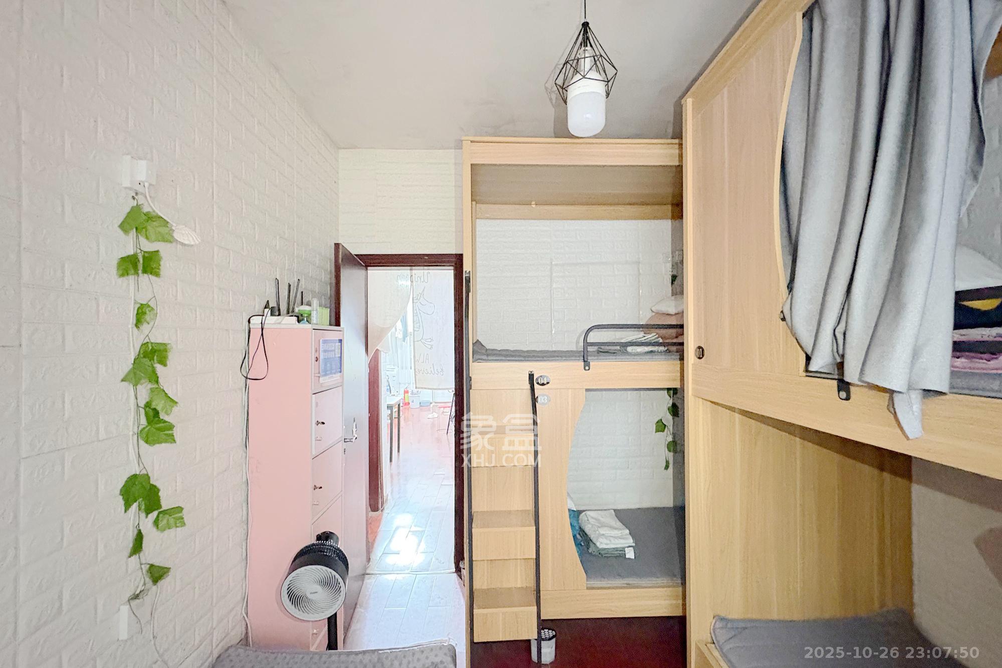 五一大道202(中环壹世界)  3室2厅1卫    102.0万 五一大道202(中环壹世界)  3室2厅1卫    102.0万卧室