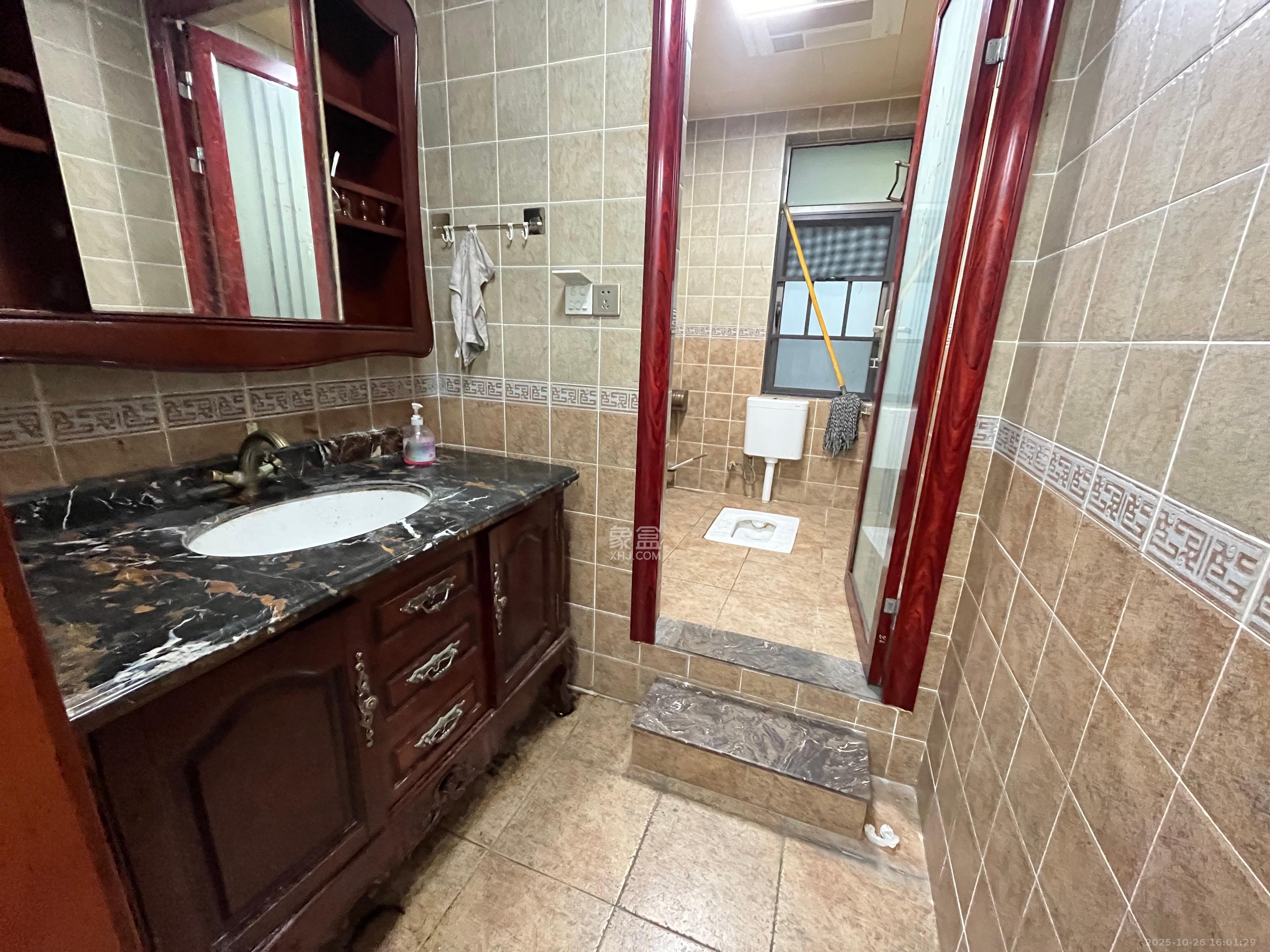 世茂铂翠湾一期 3室2厅1卫 4500.0元/月 世茂铂翠湾一期 3室2厅1卫 4500.0元/月室内图