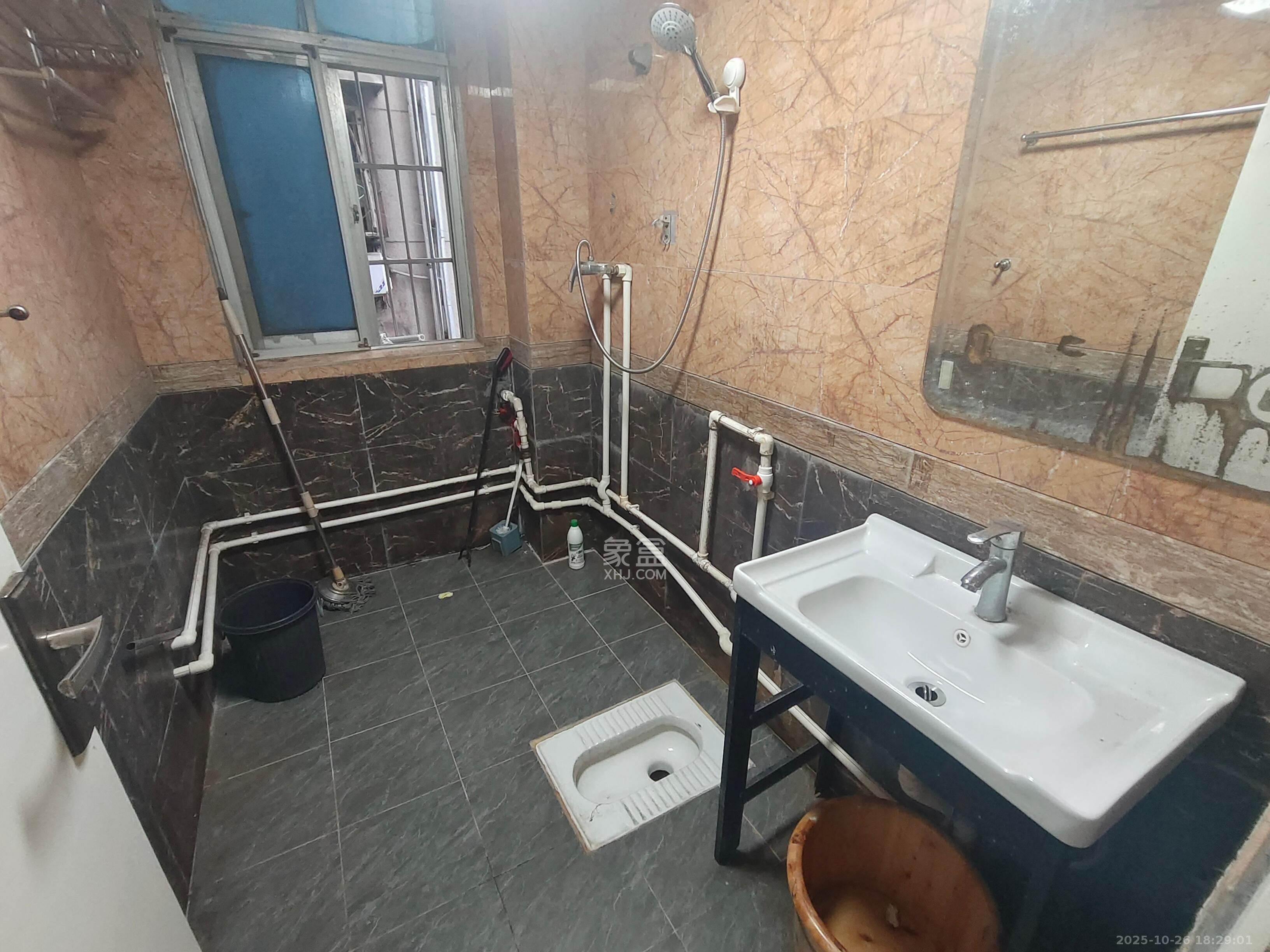 通发公寓 3室2厅1卫 2000.0元/月 通发公寓 3室2厅1卫 2000.0元/月室内图