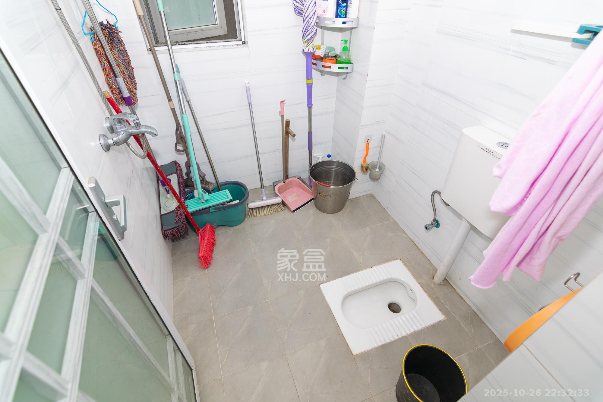 金地三千府(金地湖山樾、金地自在城)  3室2厅1卫    60.0万 金地三千府(金地湖山樾、金地自在城)  3室2厅1卫    60.0万卫生间