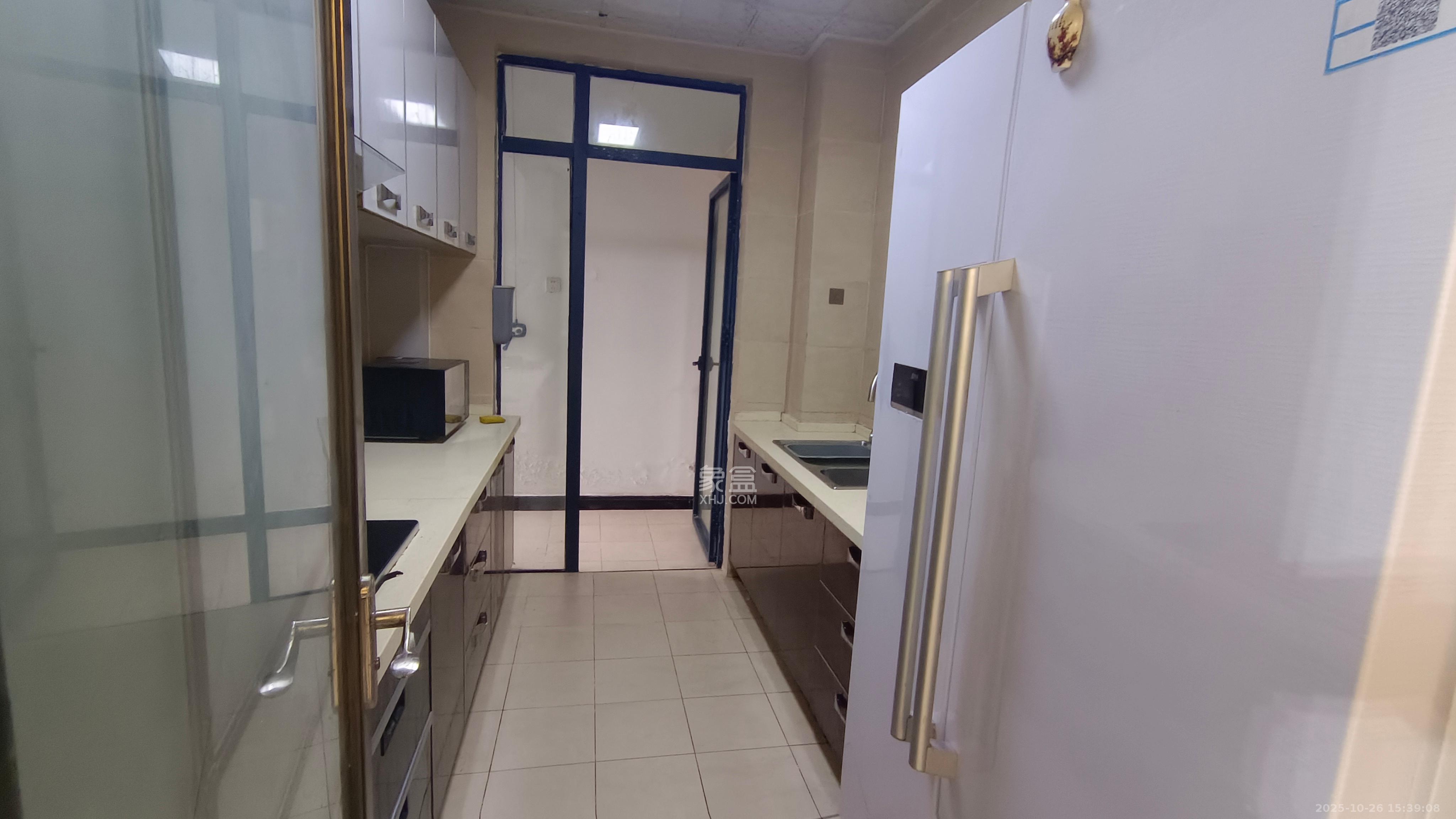 湘江世纪城贯江苑  3室2厅2卫    2500.0元/月 湘江世纪城贯江苑  3室2厅2卫    2500.0元/月室内图