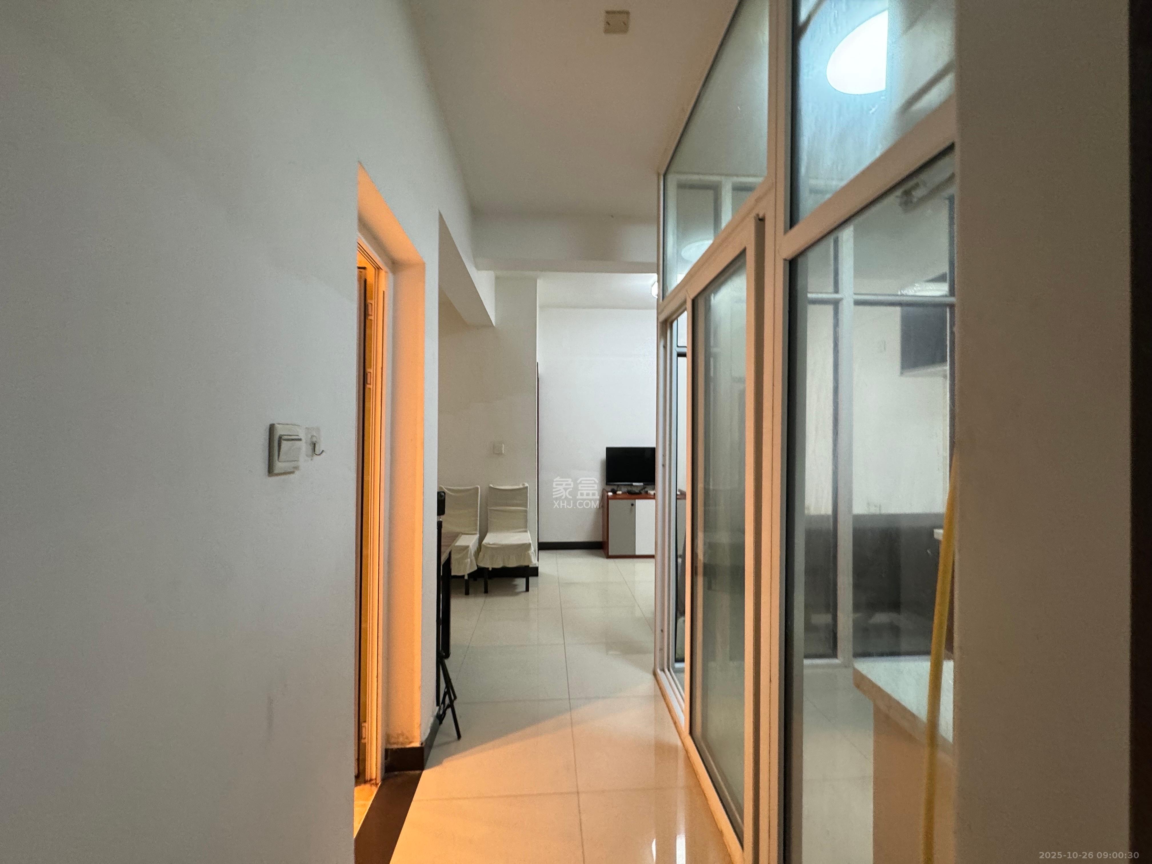 泊爱蓝湾  2室1厅1卫    2100.0元/月 泊爱蓝湾  2室1厅1卫    2100.0元/月室内图