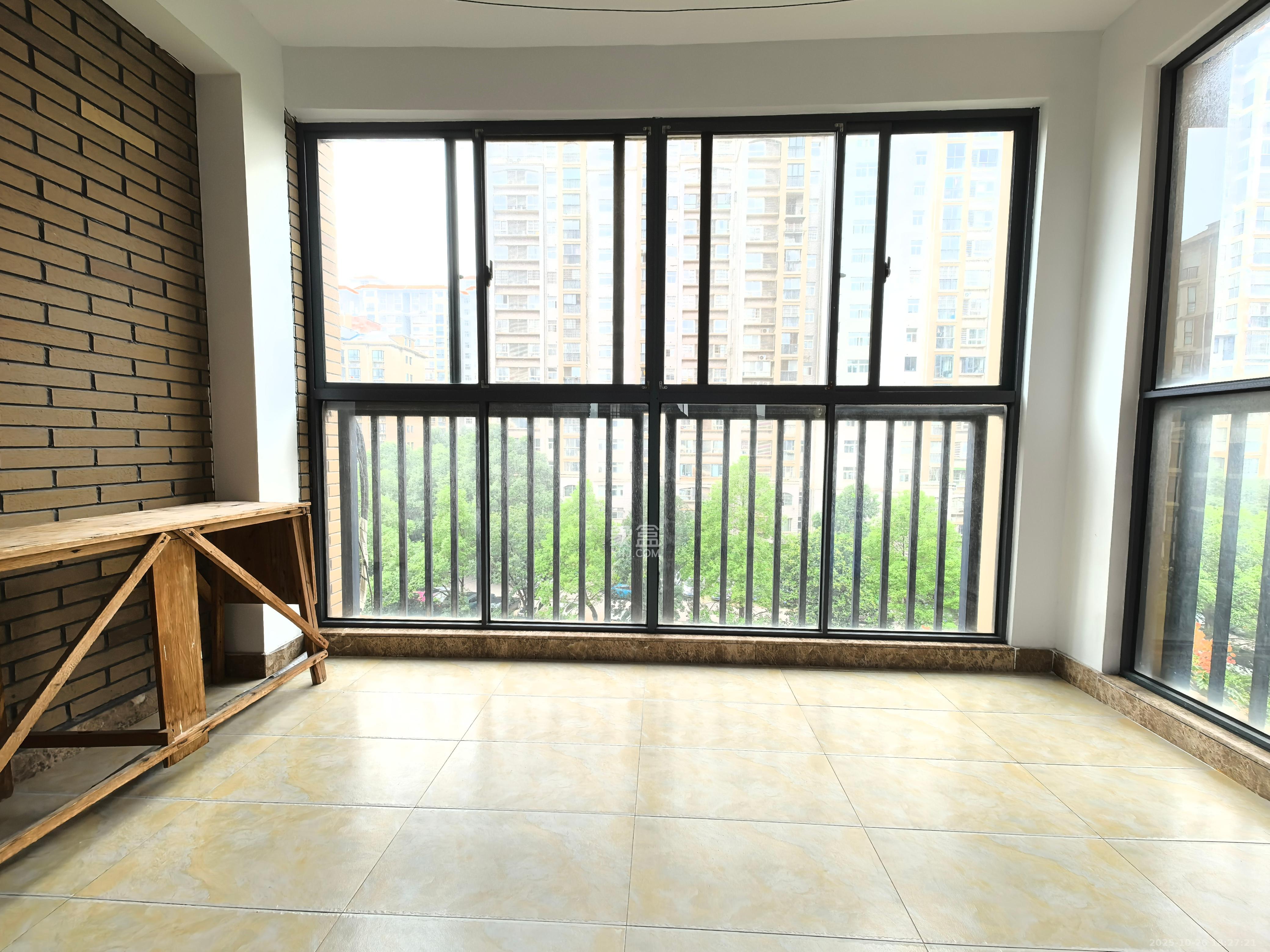 三江花中城  2室2厅1卫    2300.0元/月 三江花中城  2室2厅1卫    2300.0元/月室内图