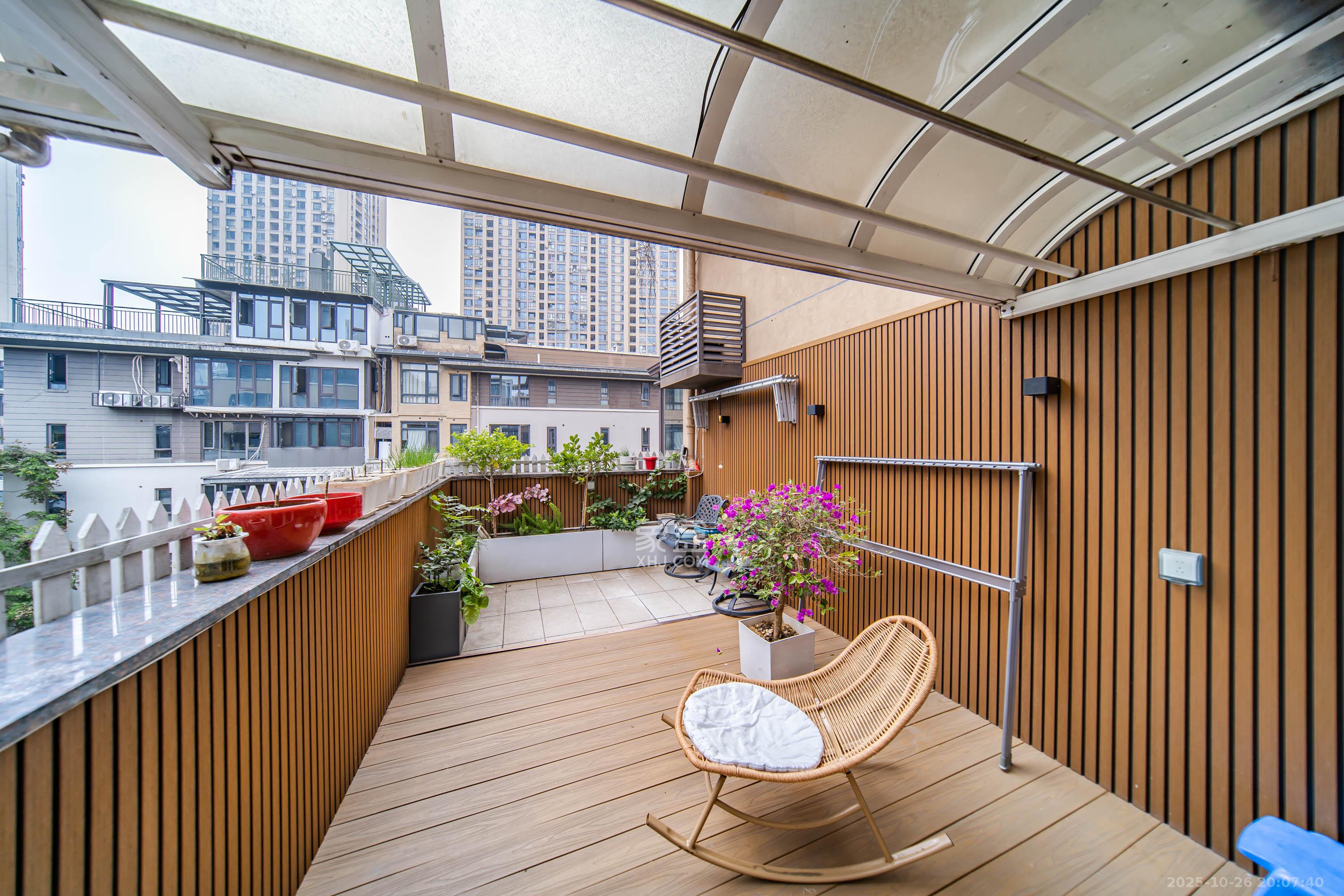 合能洋湖公馆  4室2厅5卫    368.0万 合能洋湖公馆  4室2厅5卫    368.0万阳台