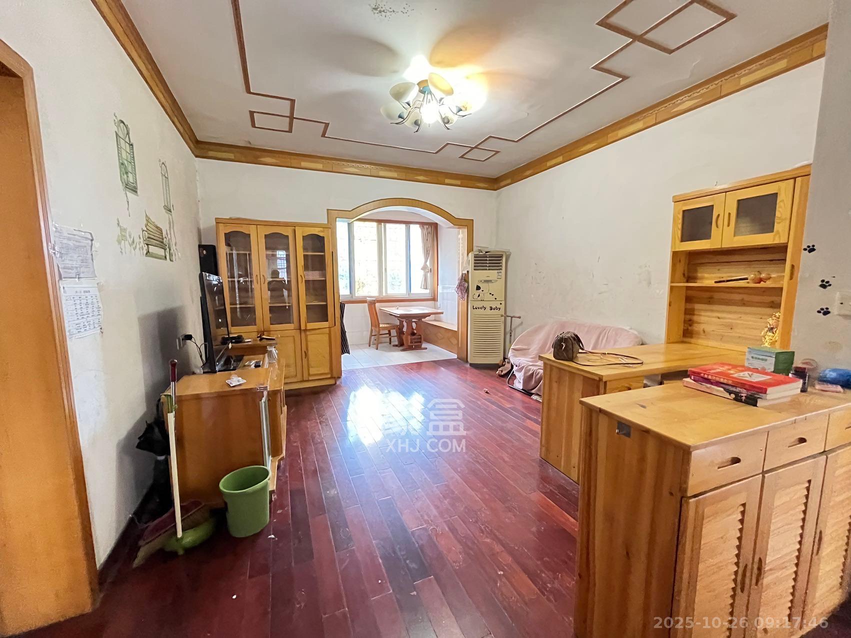 中南大学南校区  3室2厅1卫    2000.0元/月