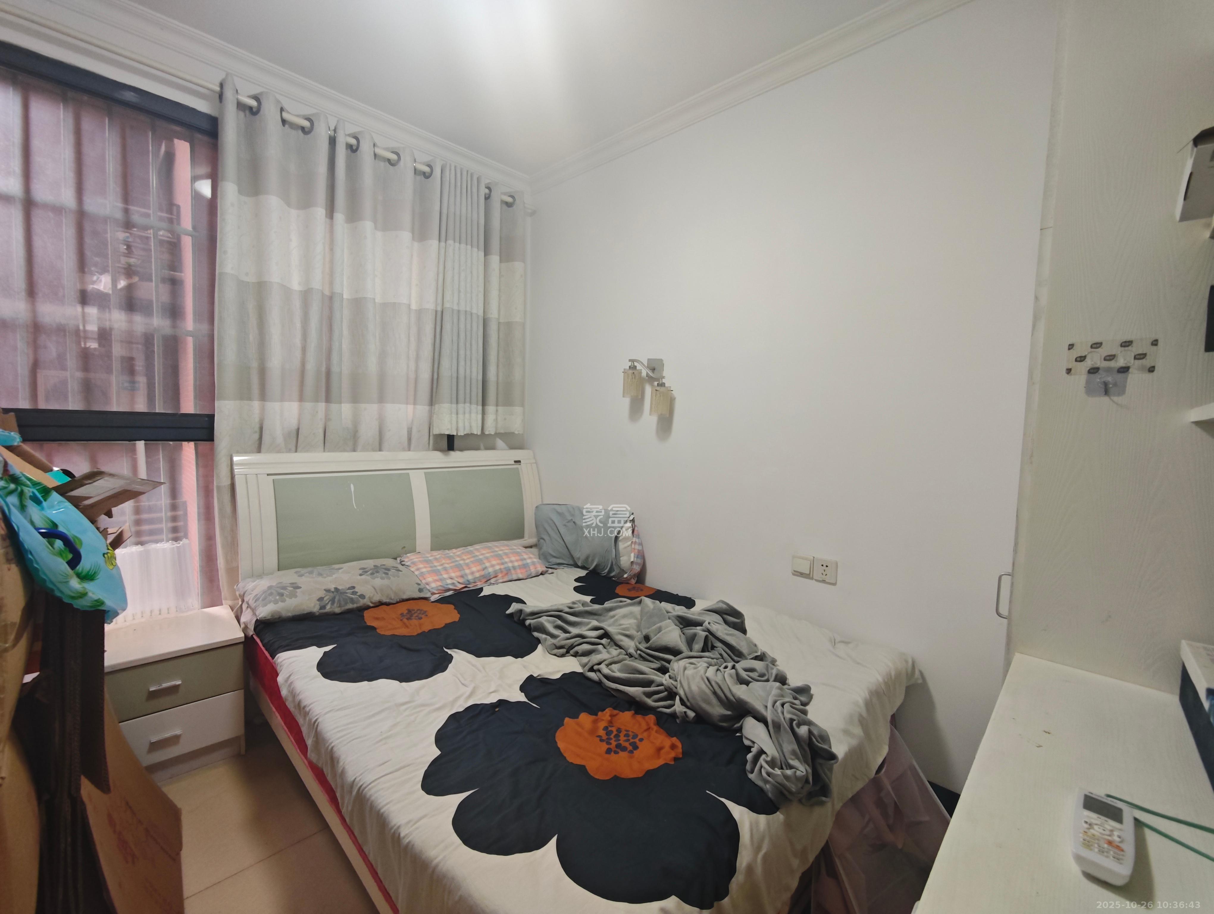 华润凤凰城二期  3室2厅1卫    2000.0元/月室内图