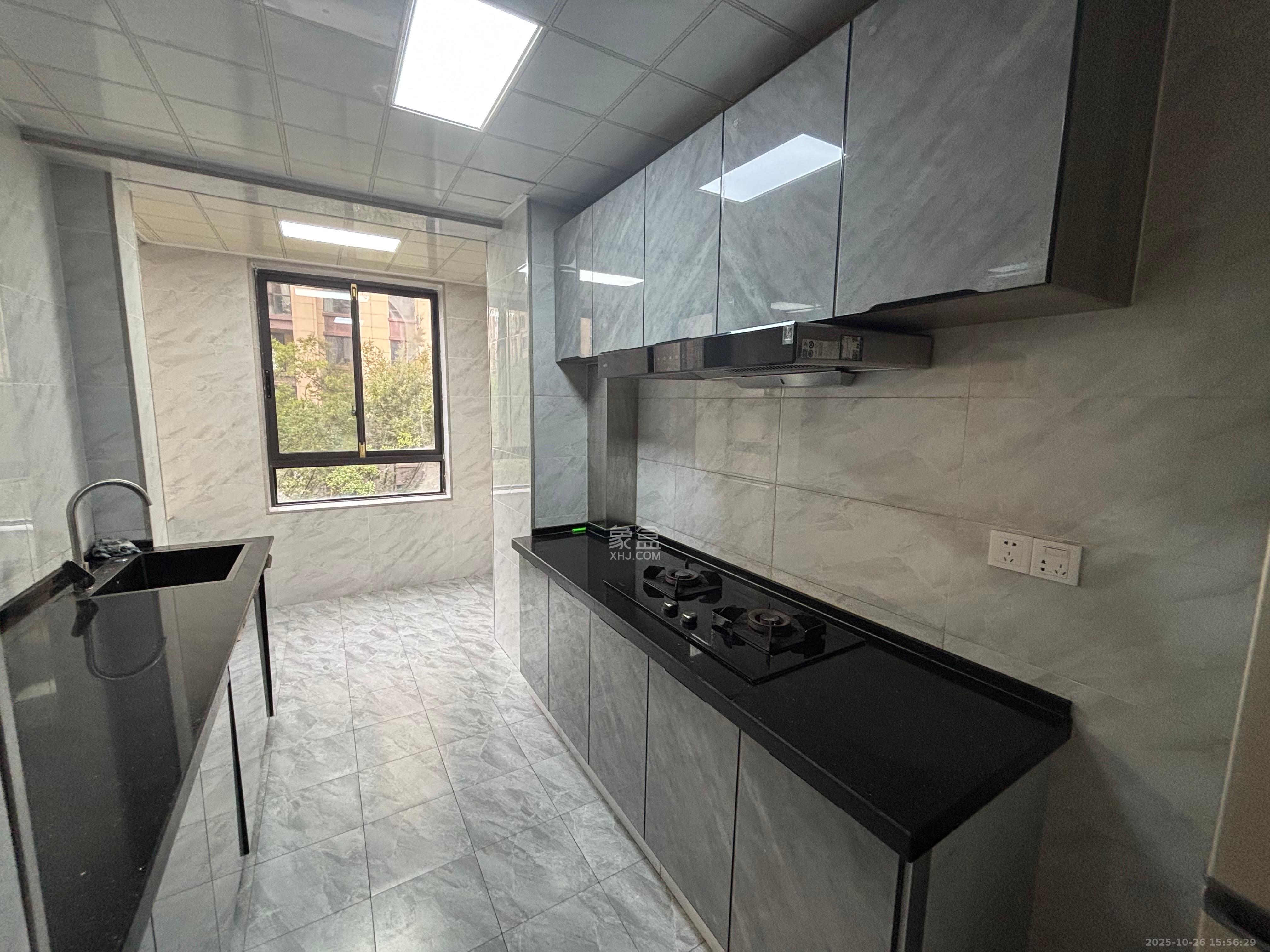 绿地海外滩二期  4室2厅2卫    2500.0元/月 绿地海外滩二期  4室2厅2卫    2500.0元/月室内图