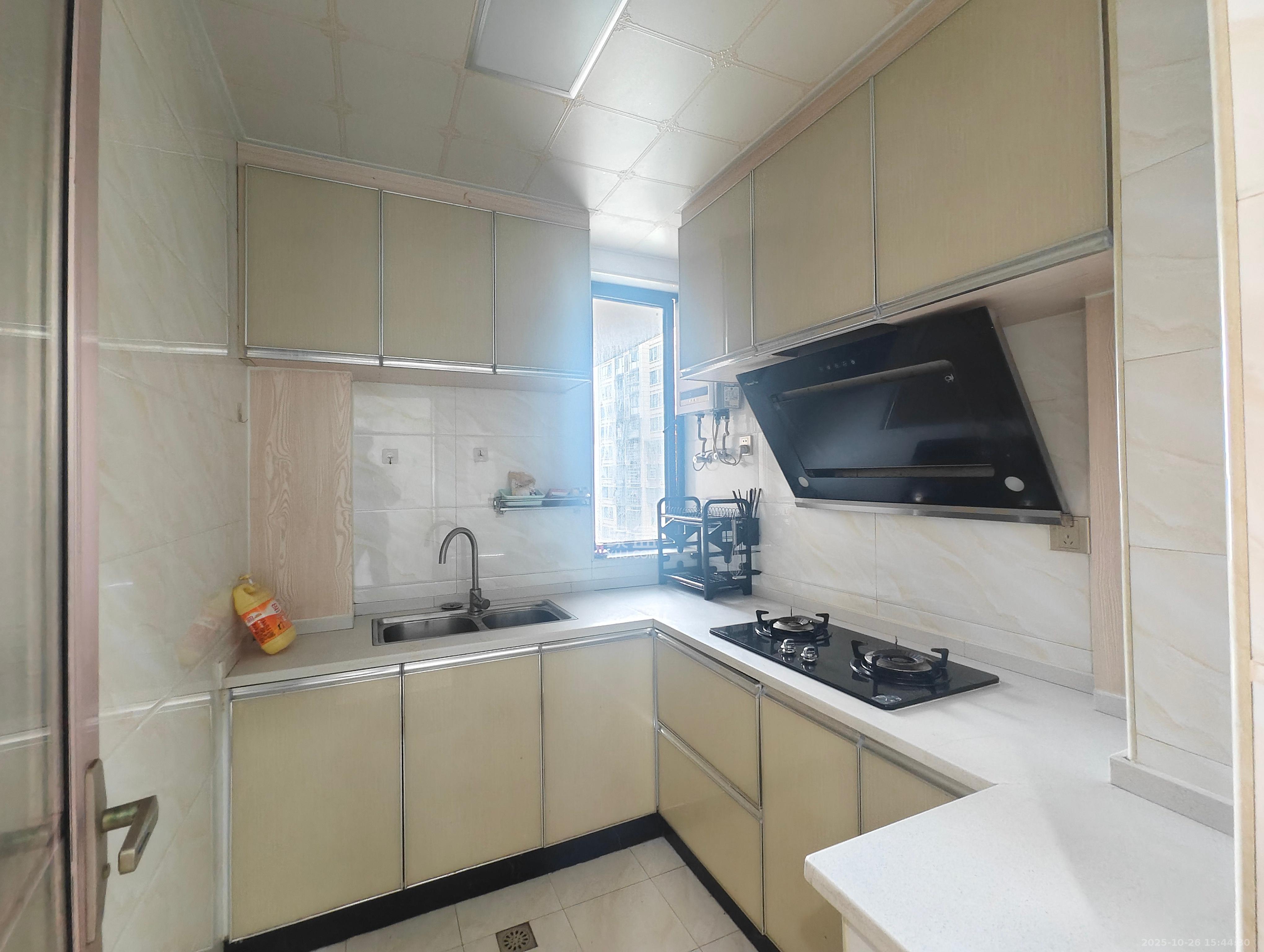 盛地春天里  3室2厅1卫    1600.0元/月 盛地春天里  3室2厅1卫    1600.0元/月室内图