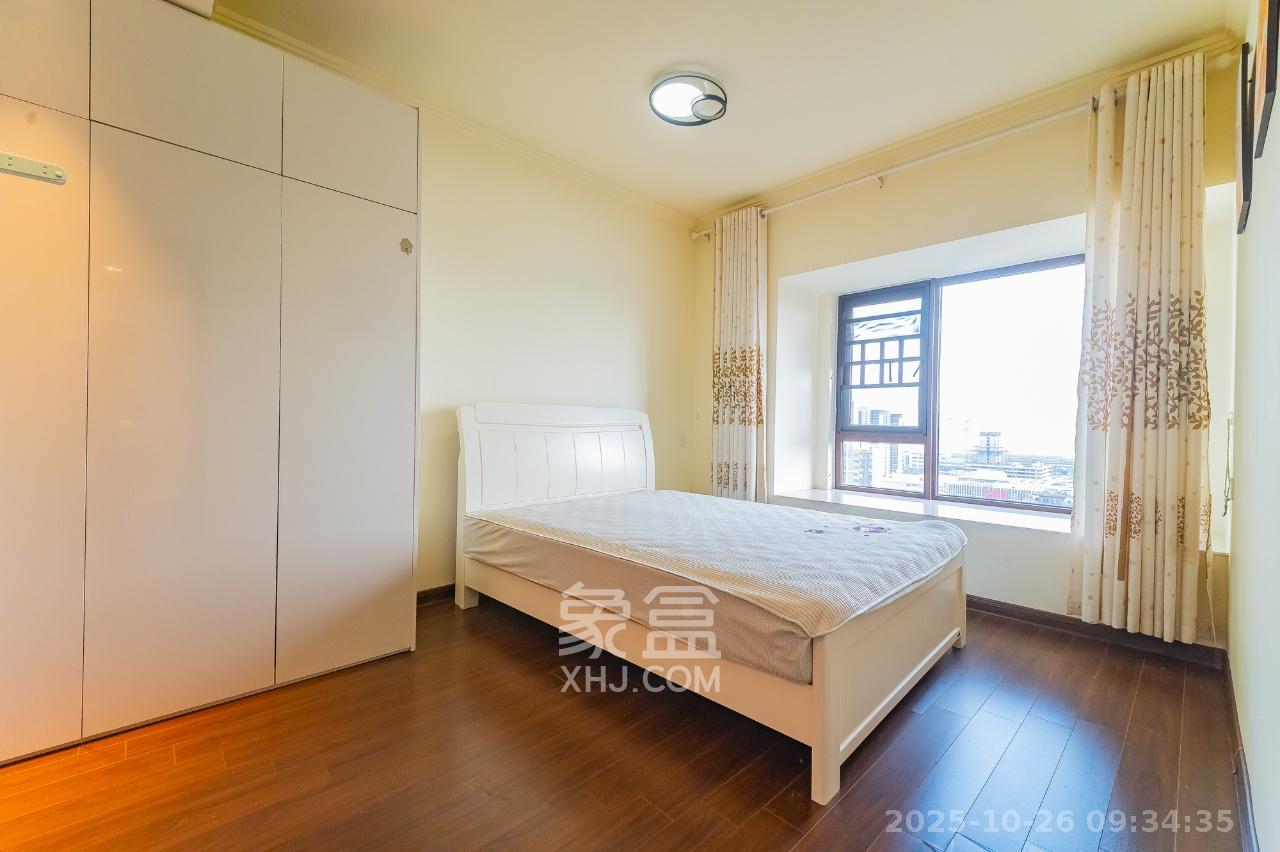 碧桂园中央花园  3室2厅2卫    2400.0元/月 碧桂园中央花园  3室2厅2卫    2400.0元/月室内图