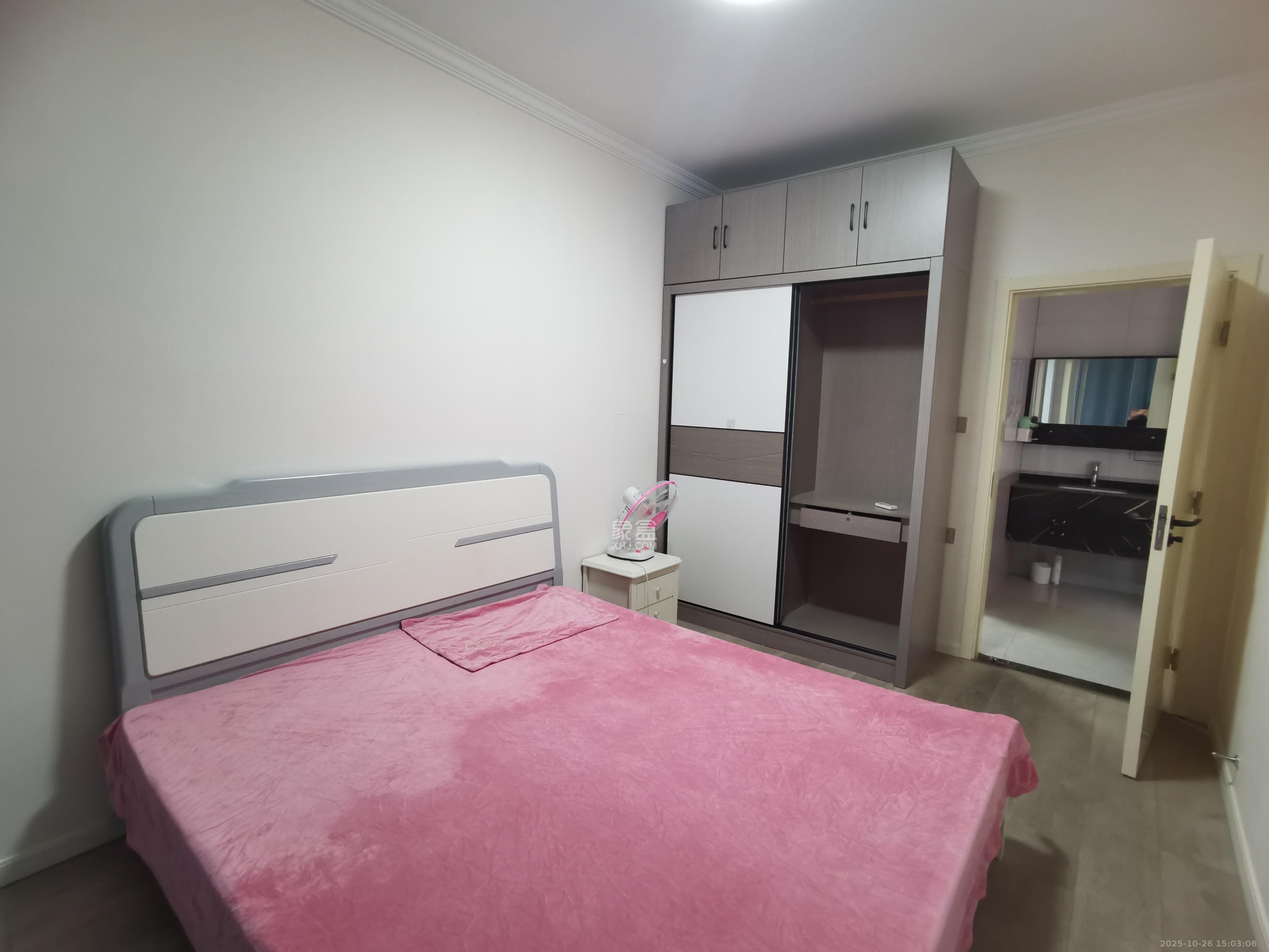 三一街区  3室2厅2卫    2300.0元/月室内图