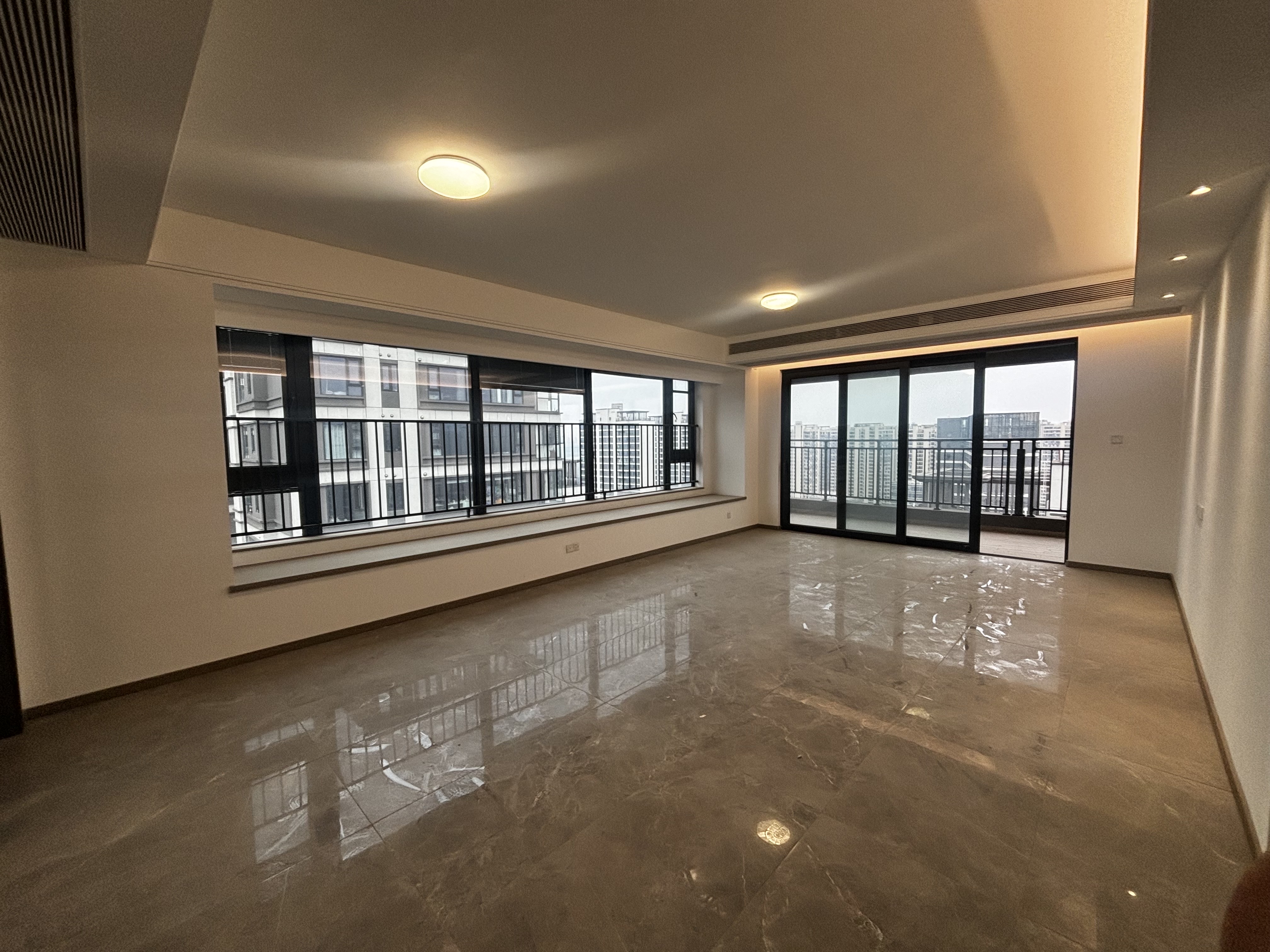 越秀湘江星汇城三期  4室2厅3卫    6800.0元/月 越秀湘江星汇城三期  4室2厅3卫    6800.0元/月户型图