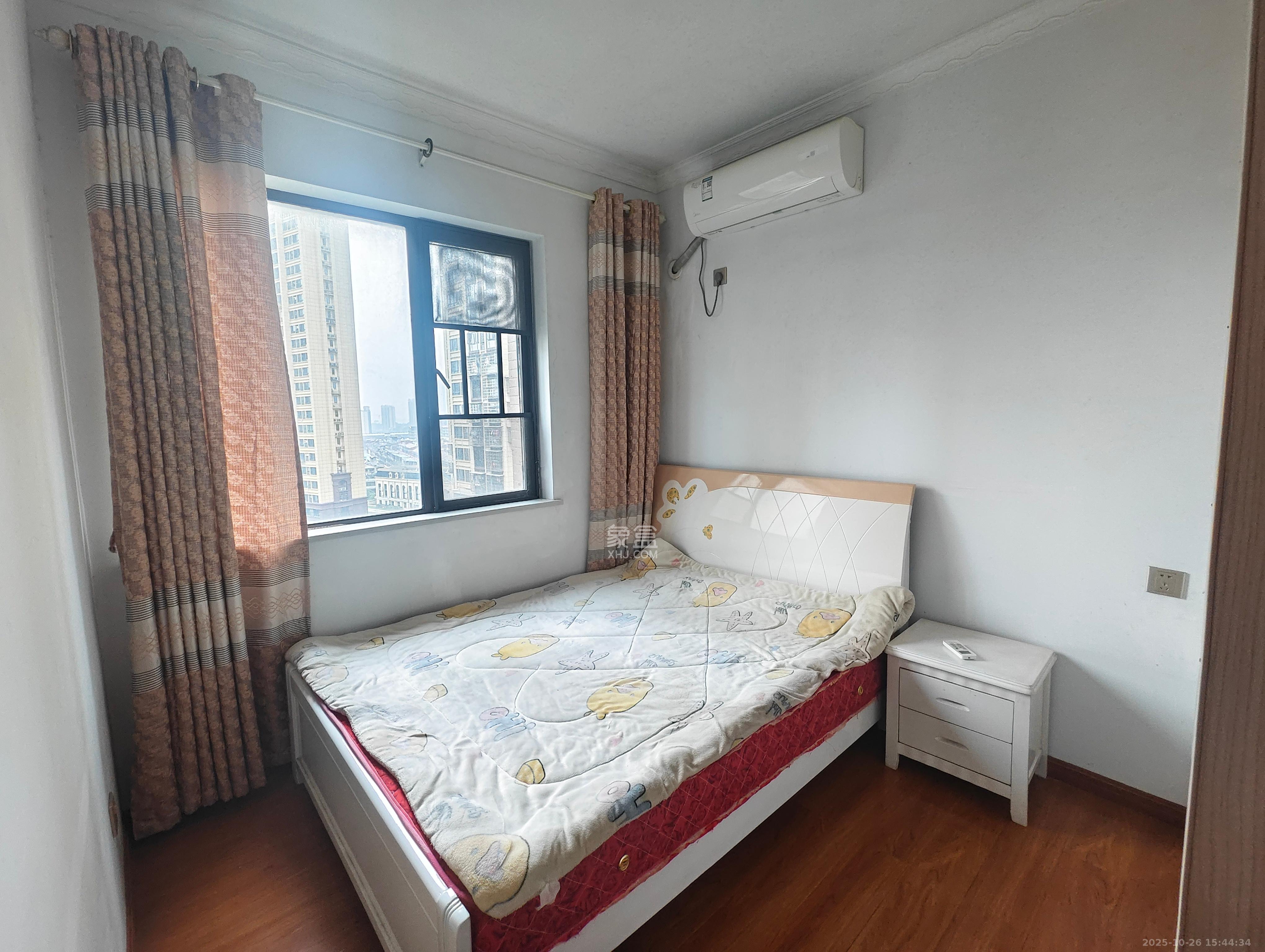 盛地春天里  3室2厅1卫    1600.0元/月室内图