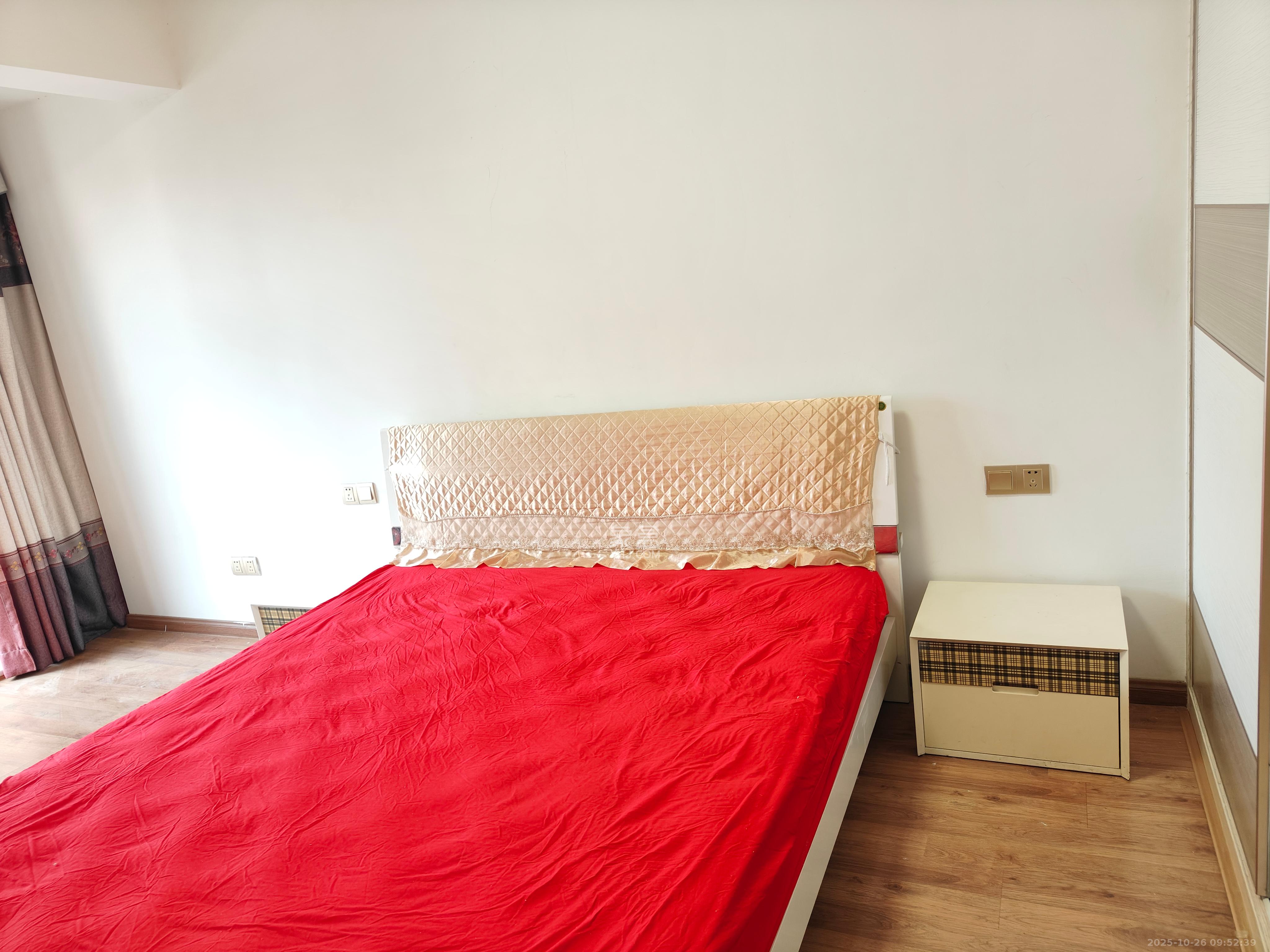 金侨城  3室2厅2卫    1600.0元/月室内图