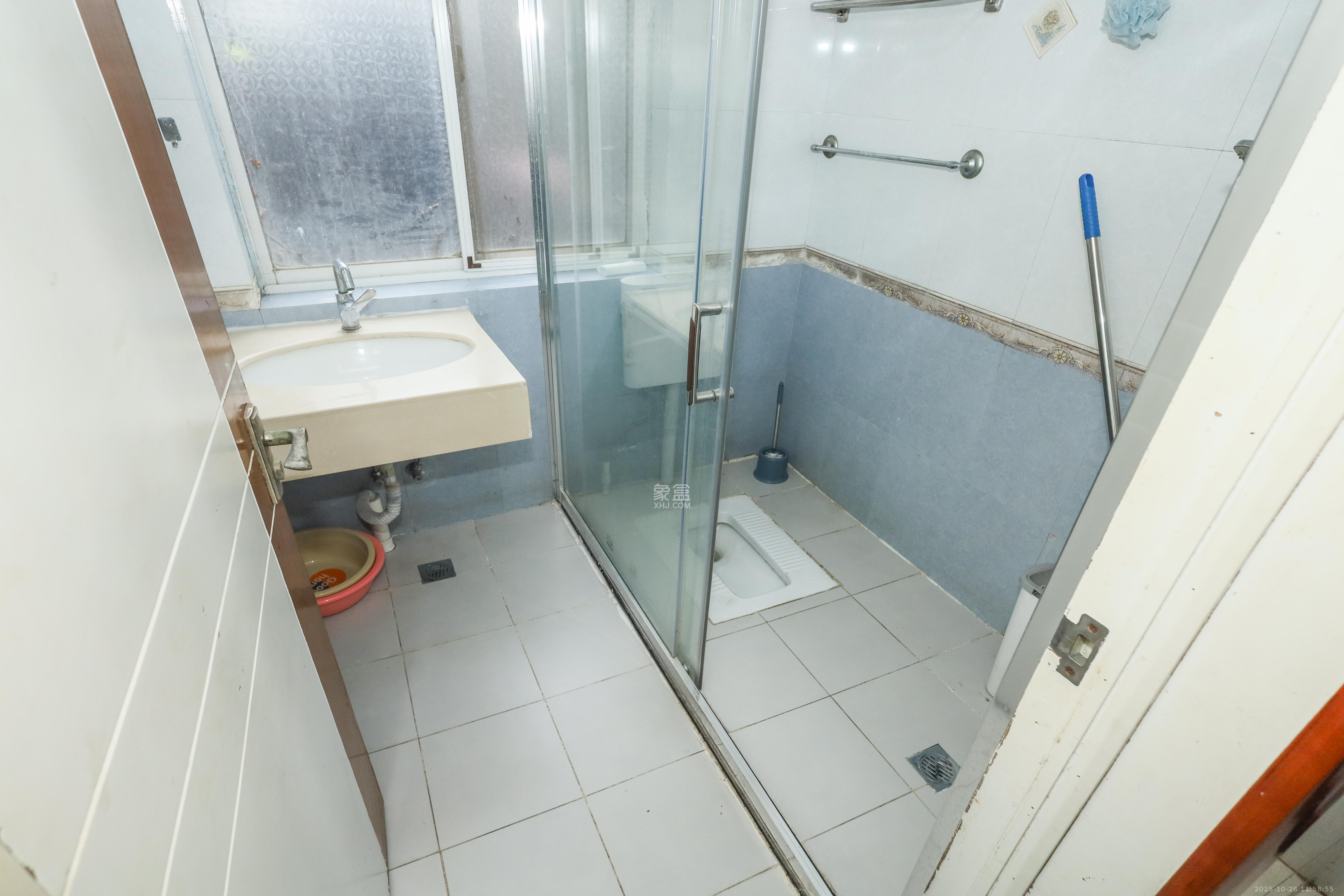 山水英伦  1室2厅4卫    368.0万 山水英伦  1室2厅4卫    368.0万卫生间