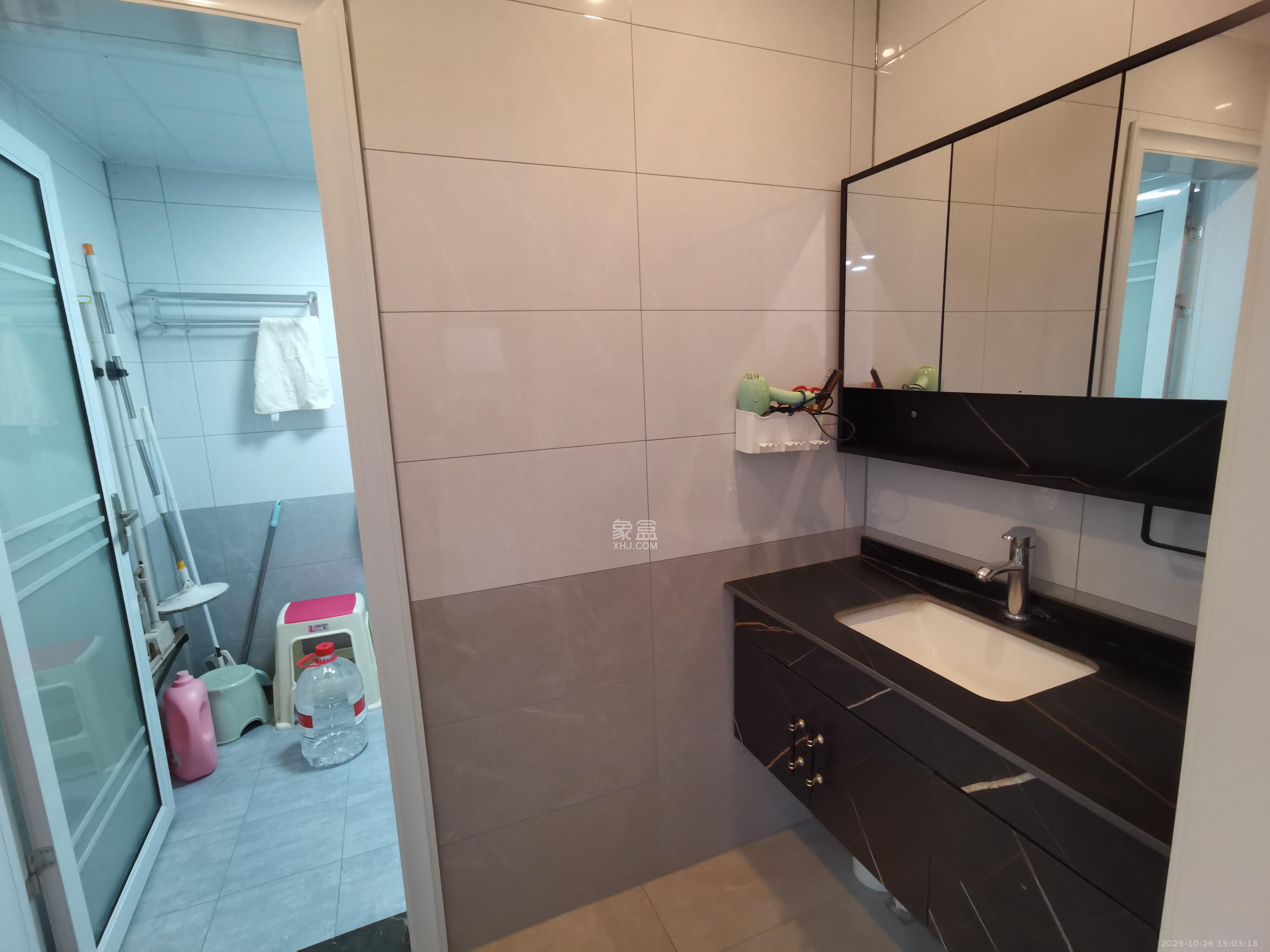 三一街区 3室2厅2卫 2300.0元/月 三一街区 3室2厅2卫 2300.0元/月室内图