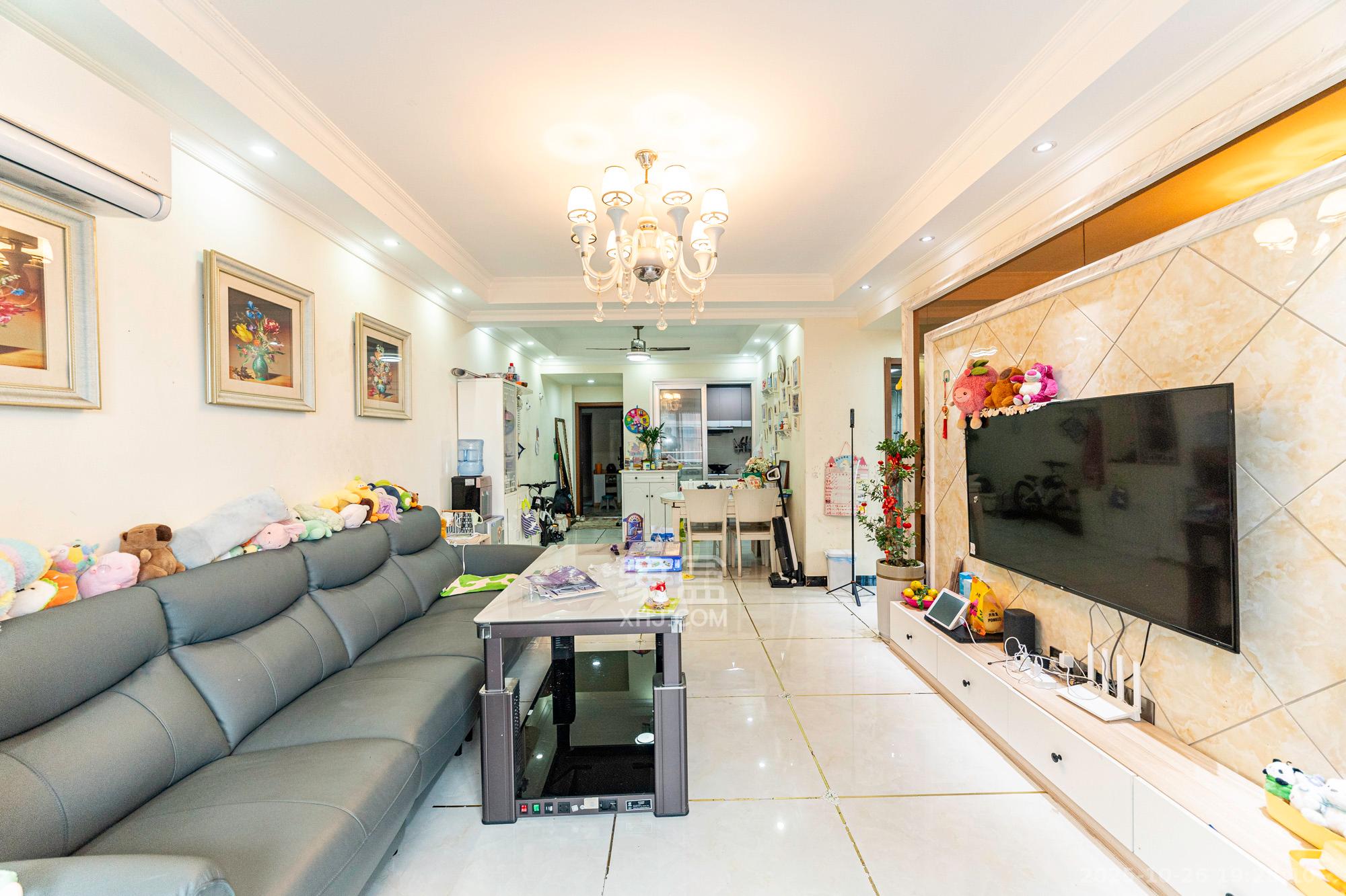 辉宏橄榄城  3室2厅1卫    61.0万客厅