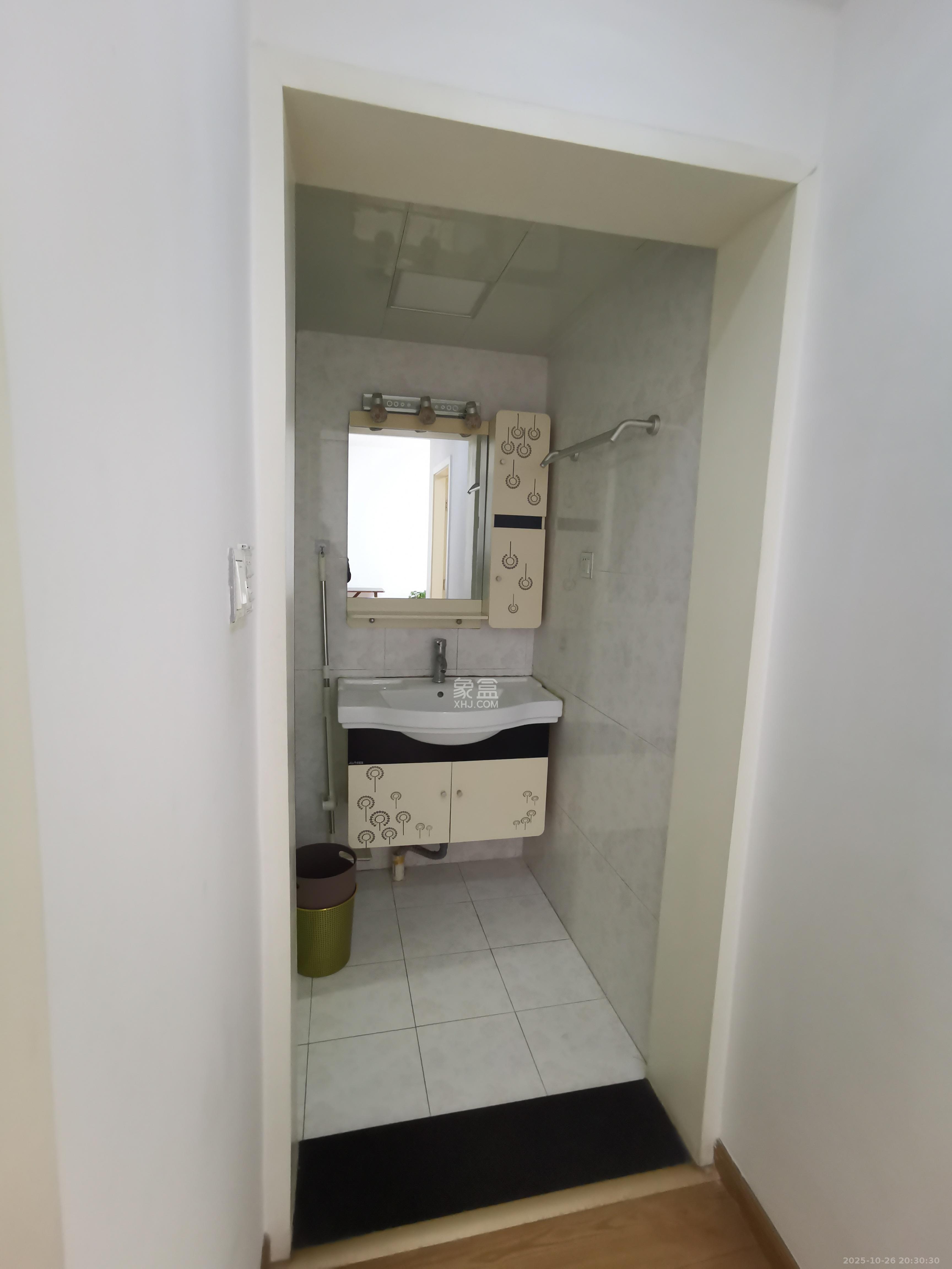 三一街区 2室2厅1卫 1500.0元/月 三一街区 2室2厅1卫 1500.0元/月室内图