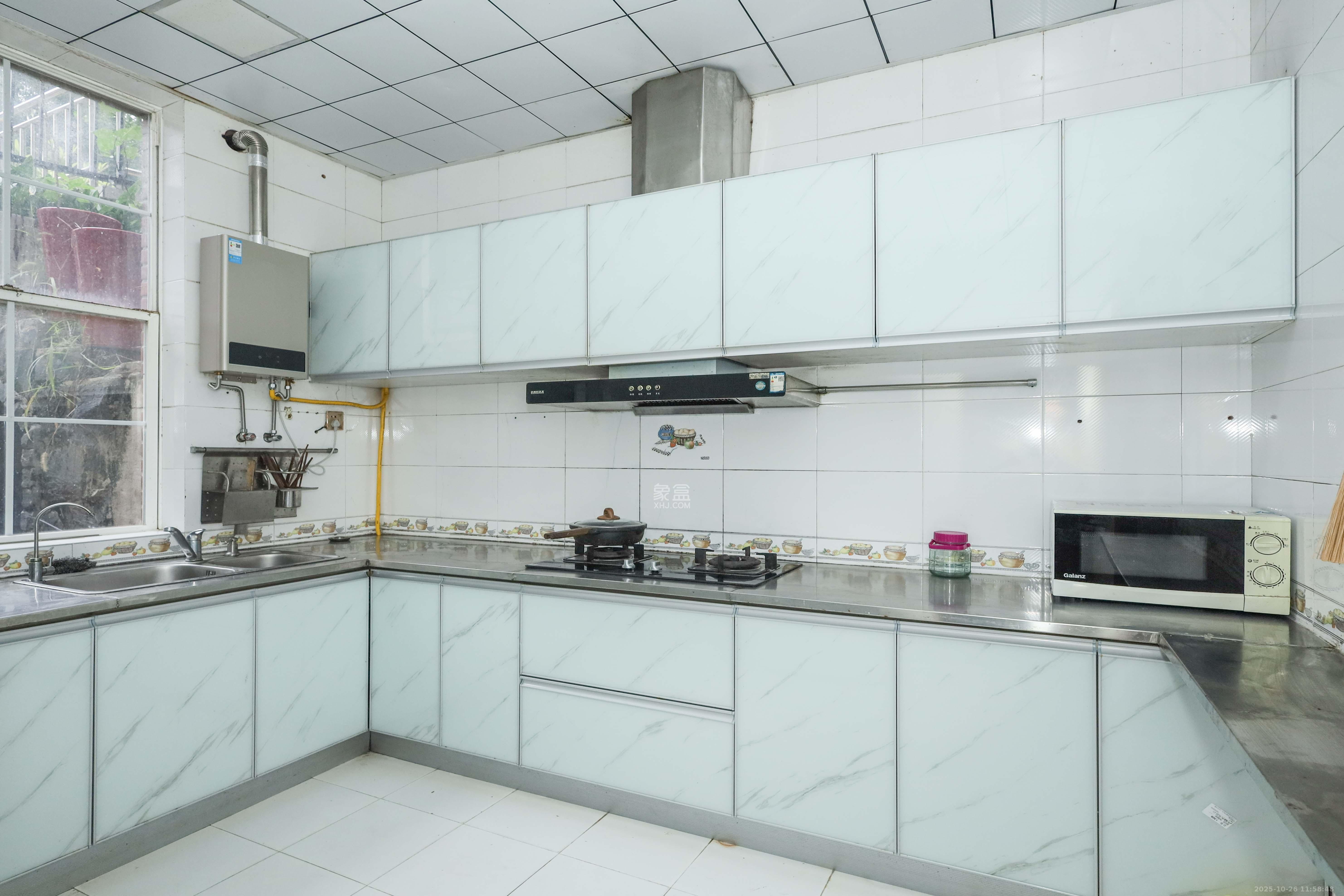 山水英伦  1室2厅4卫    368.0万 山水英伦  1室2厅4卫    368.0万厨房