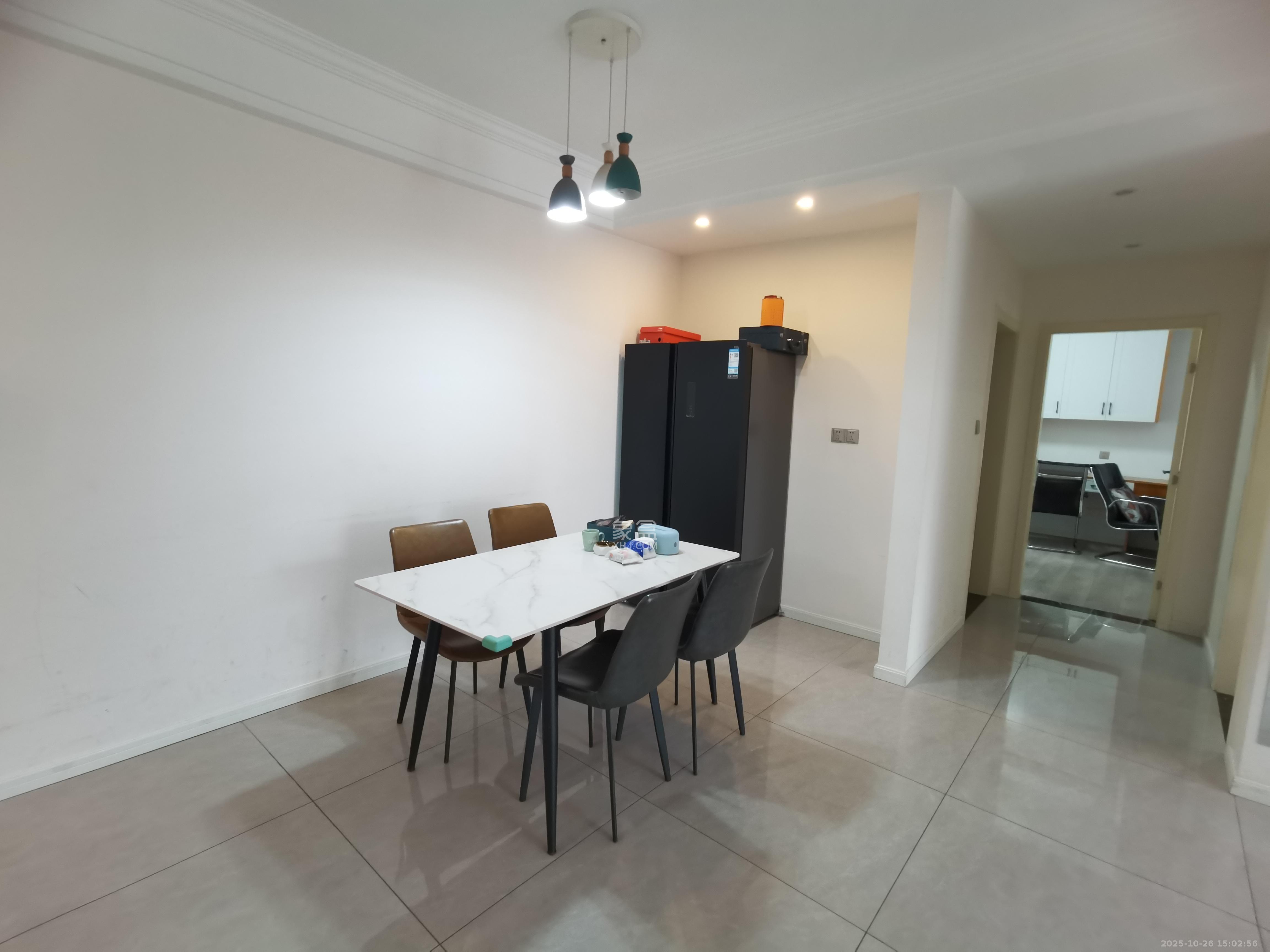 三一街区  3室2厅2卫    2300.0元/月室内图