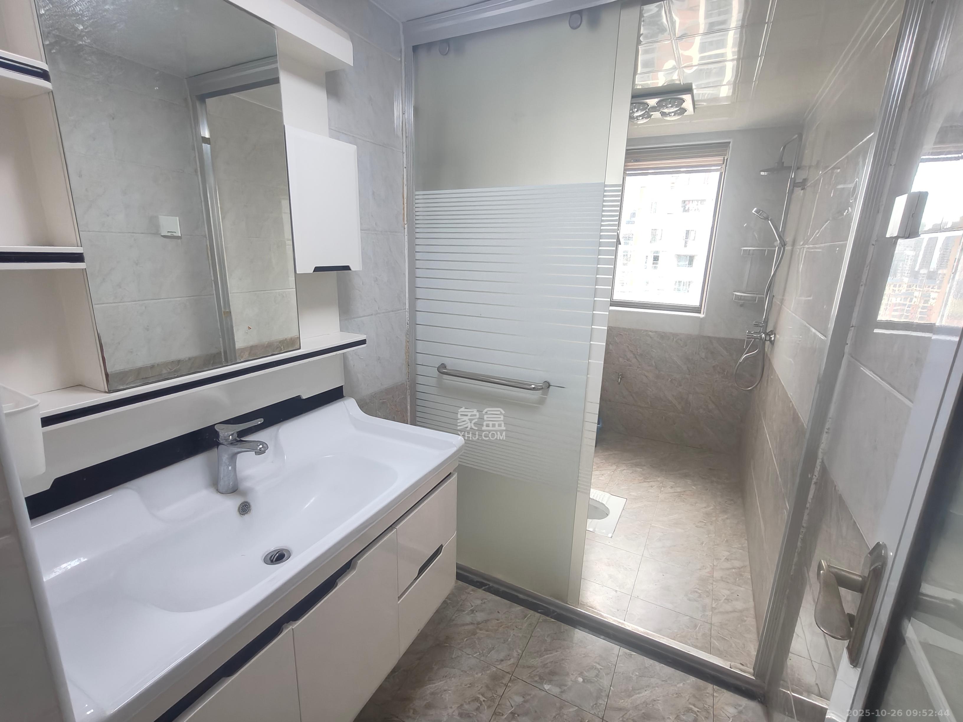 金侨城 3室2厅2卫 1600.0元/月 金侨城 3室2厅2卫 1600.0元/月室内图