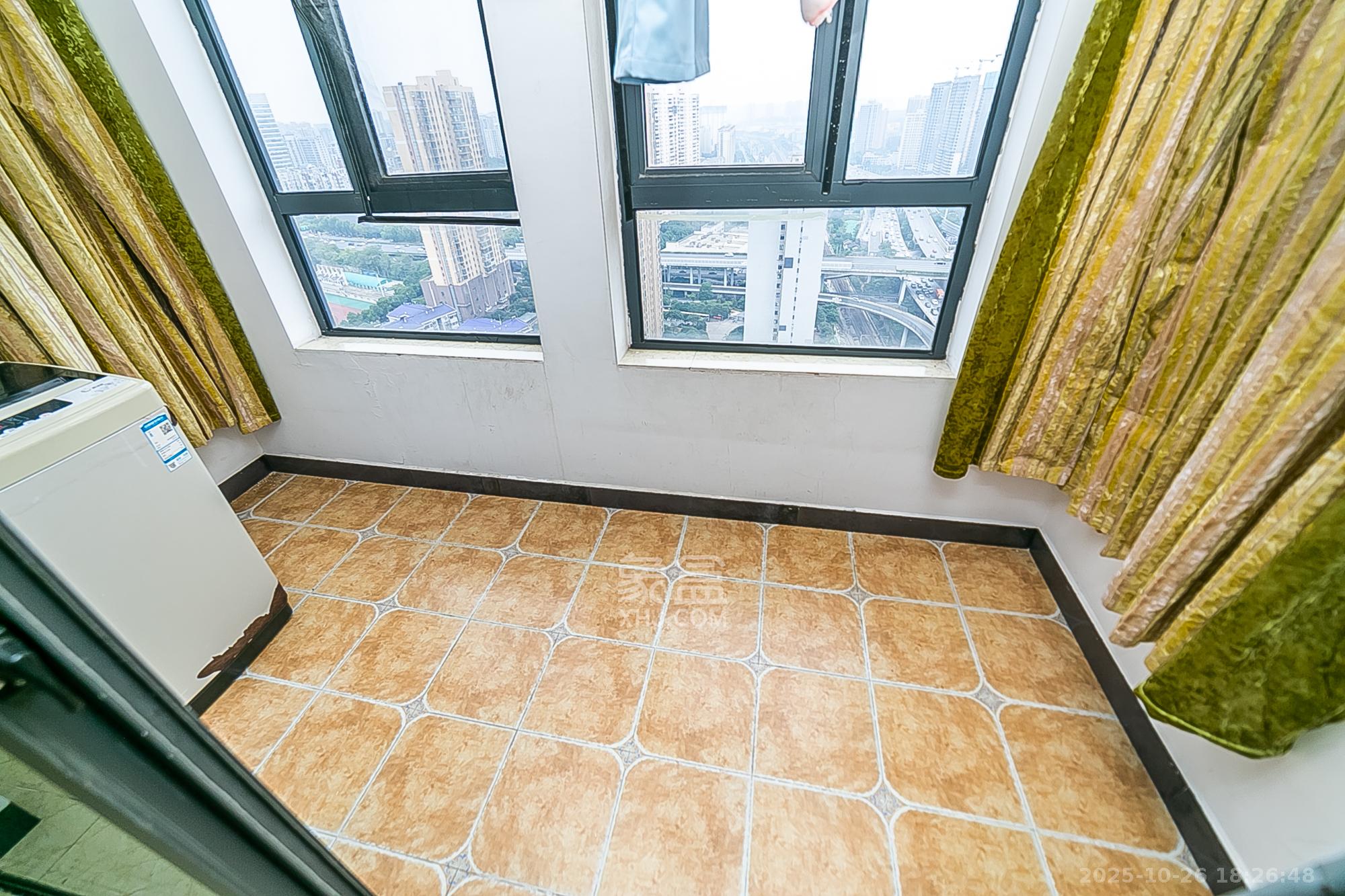 天鸿天府（天鸿中央大院）  2室2厅1卫    65.0万其他