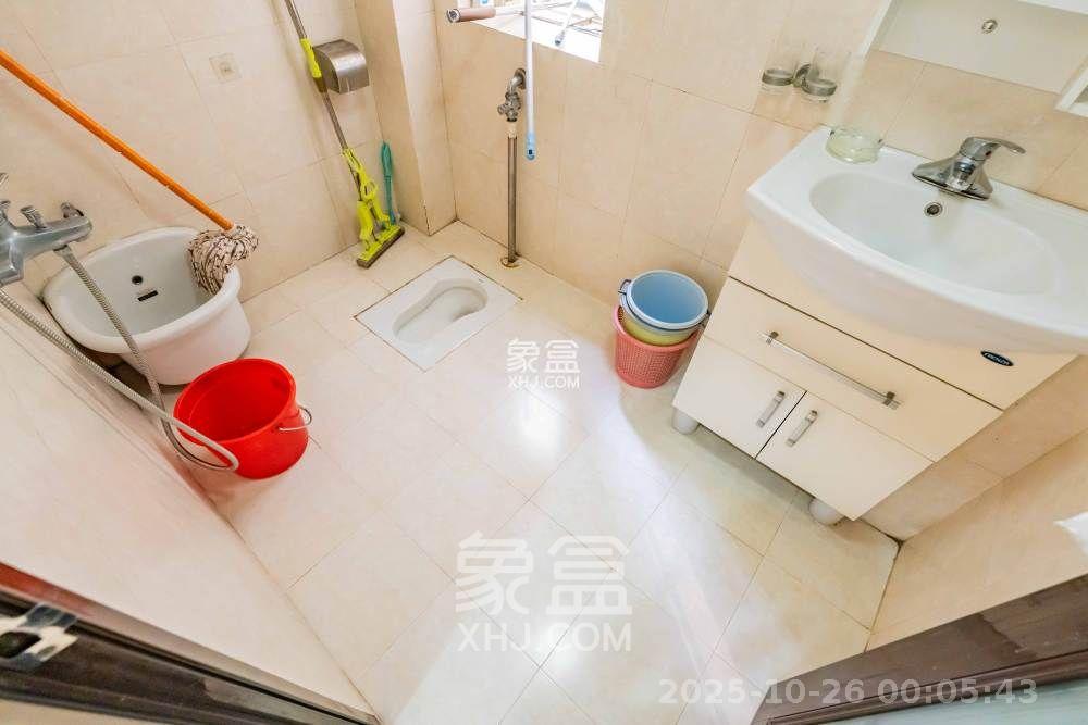 四季美景一、二期  3室2厅2卫    2800.0元/月室内图