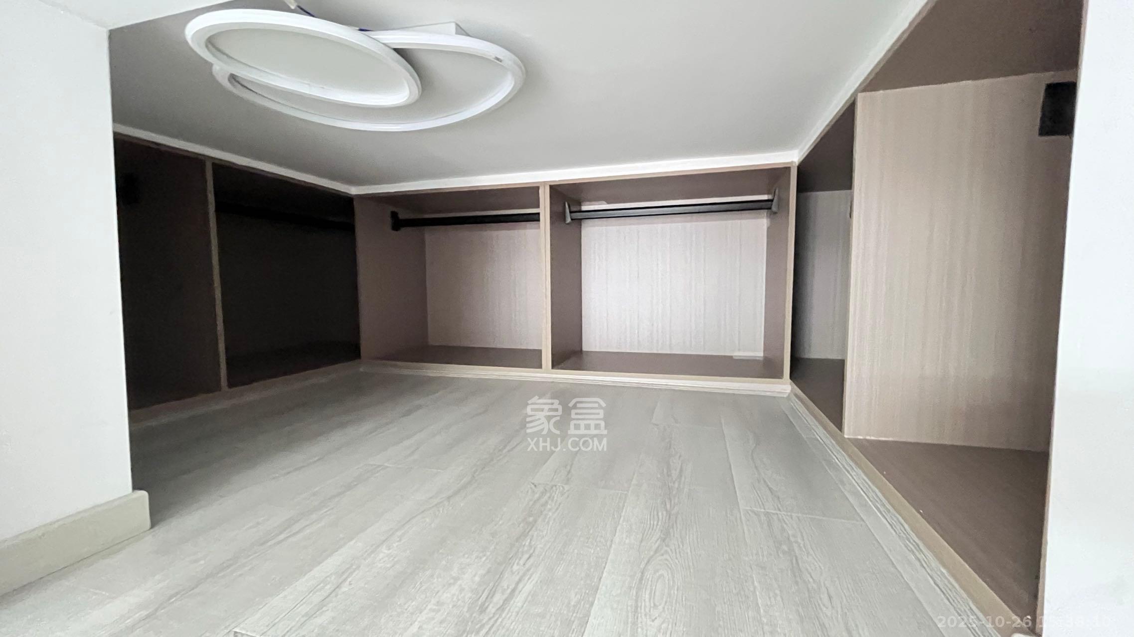 保利天禧EF区  1室1厅1卫    2000.0元/月室内图