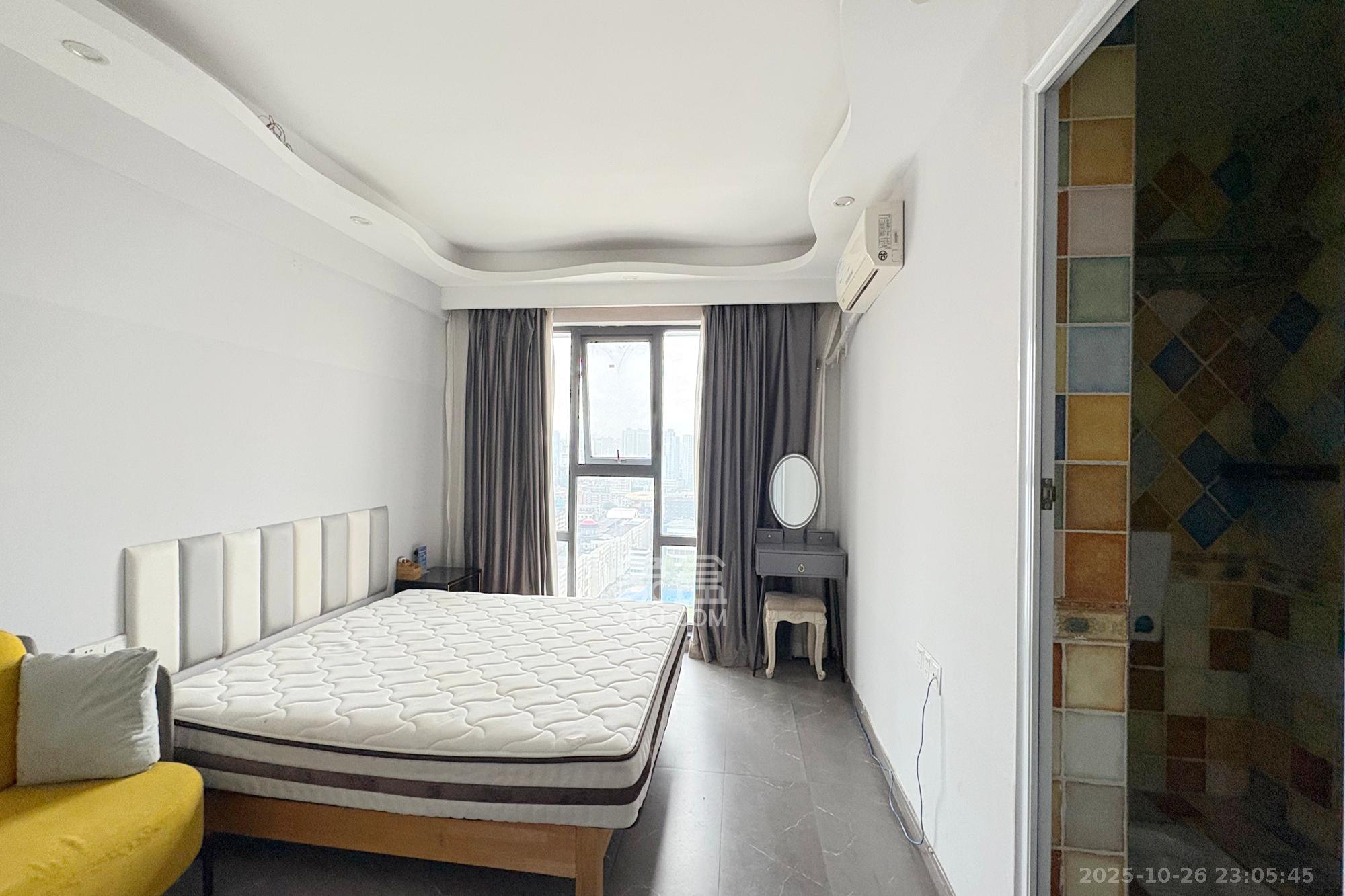 君临国际  5室0厅4卫    150.0万 君临国际  5室0厅4卫    150.0万客厅