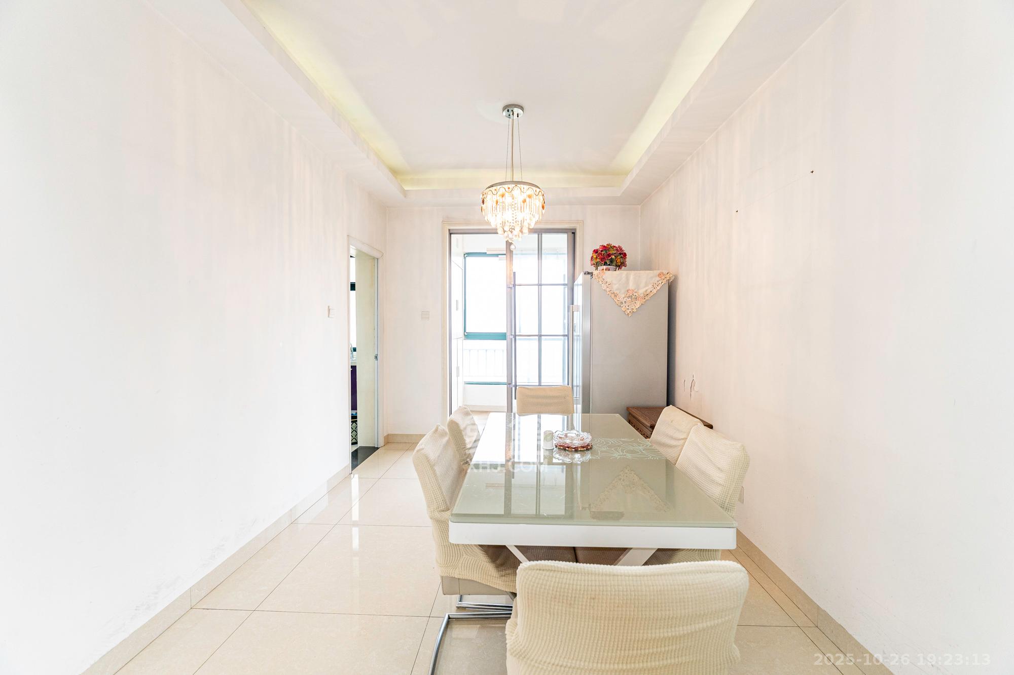 财富名园  3室2厅2卫    132.0万 财富名园  3室2厅2卫    132.0万客厅