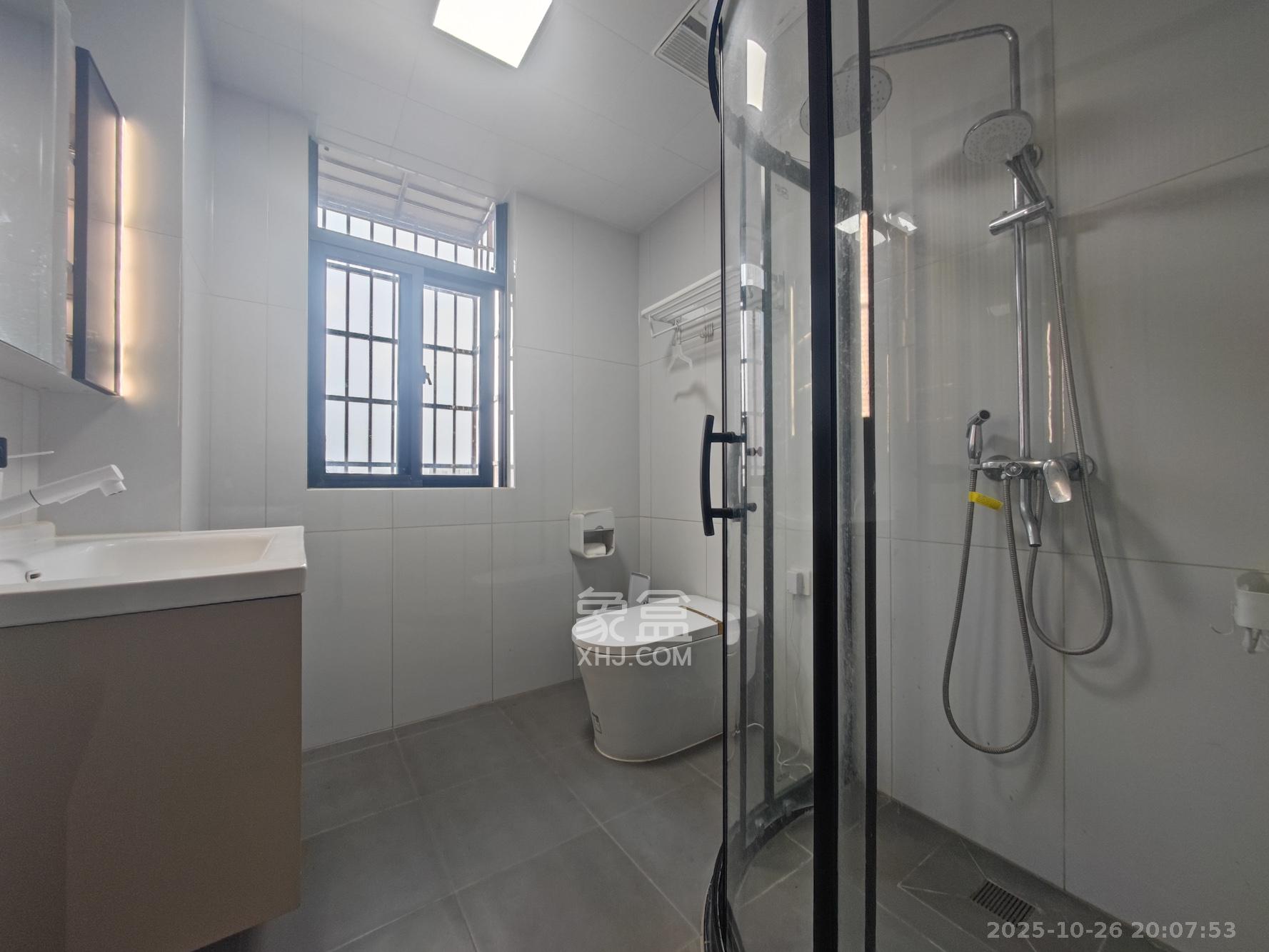 恒生碧水龙庭 4室2厅2卫 115.0万 恒生碧水龙庭 4室2厅2卫 115.0万卫生间