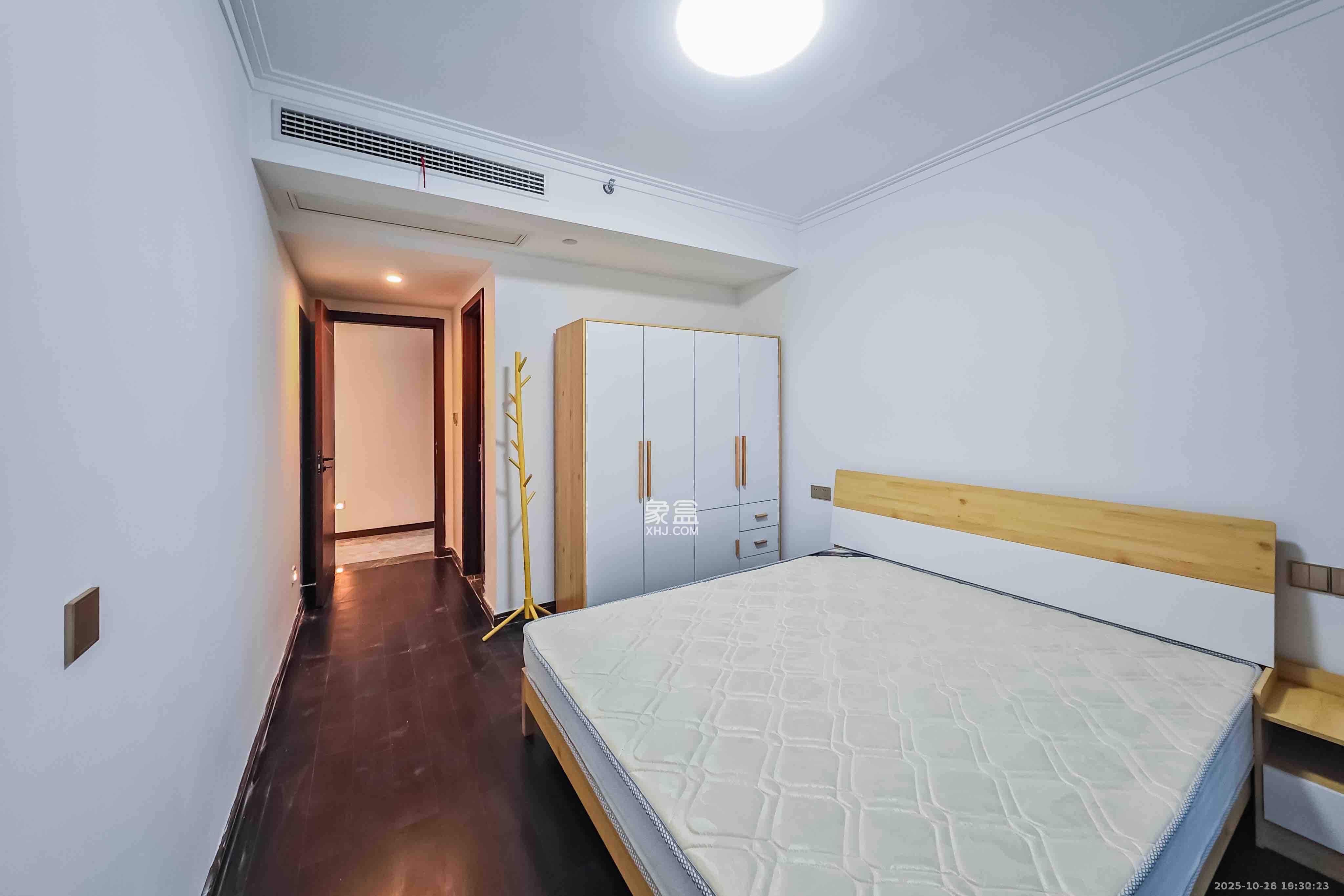 绿地长沙城际空间站(绿地新里佳苑)  3室1厅2卫    4000.0元/月 绿地长沙城际空间站(绿地新里佳苑)  3室1厅2卫    4000.0元/月室内图