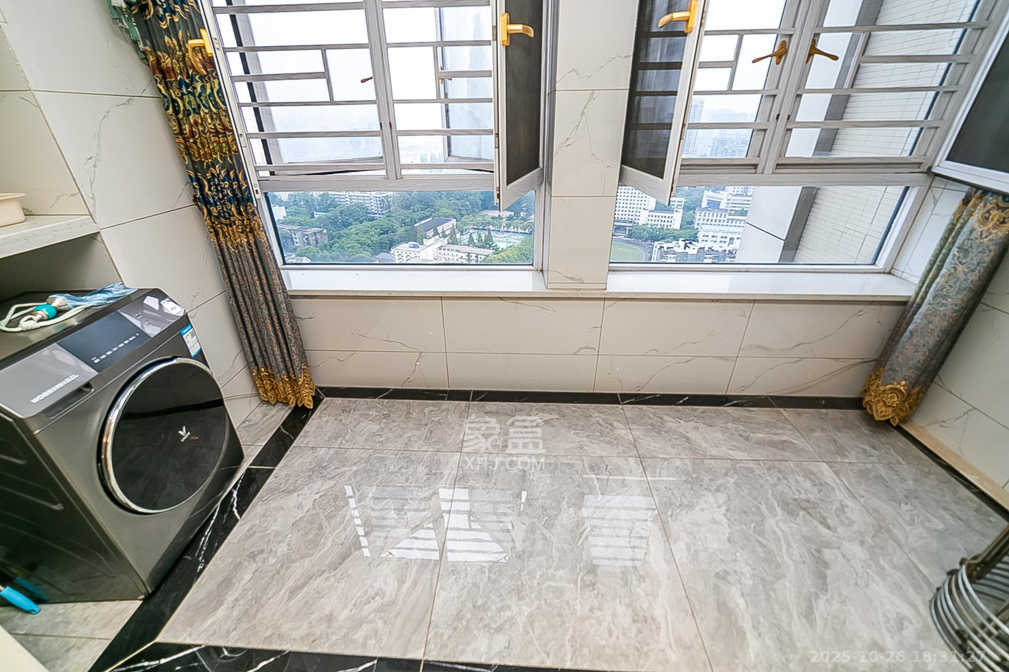 天鸿天府（天鸿中央大院）  4室2厅2卫    138.0万其他