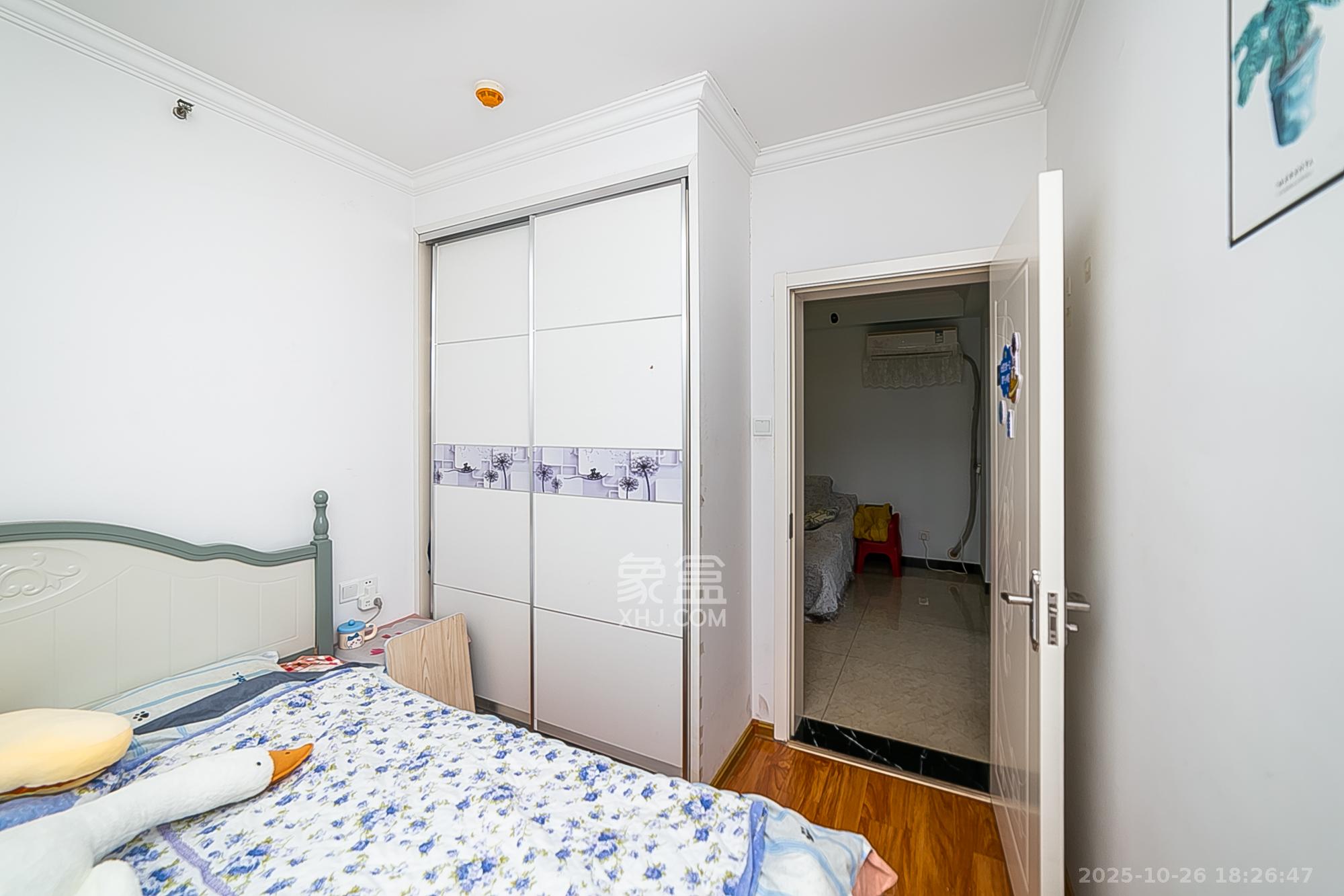 天鸿天府(天鸿中央大院) 2室2厅1卫 65.0万 天鸿天府(天鸿中央大院) 2室2厅1卫 65.0万卧室