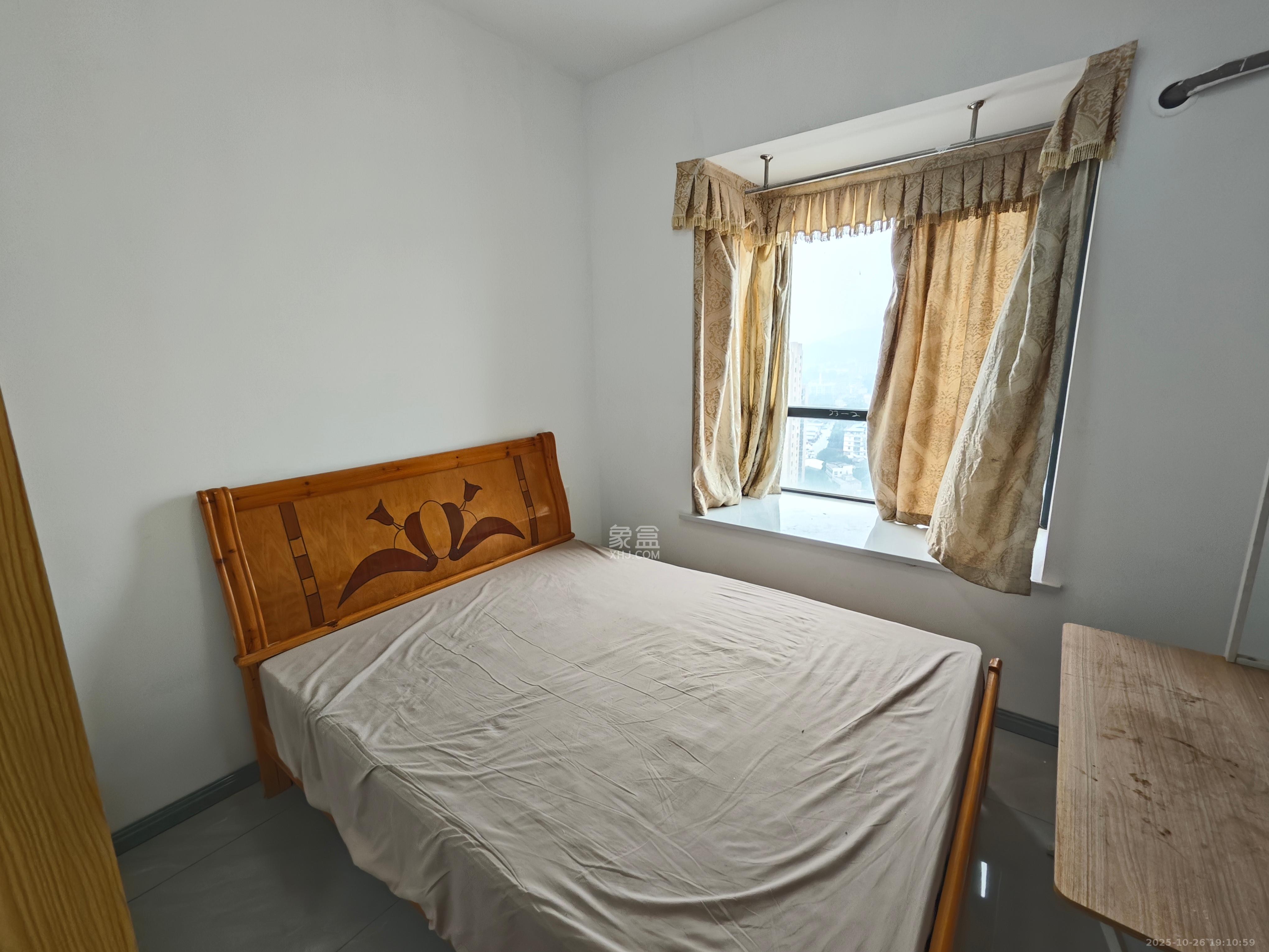 莱茵城  1室2厅1卫    2100.0元/月室内图