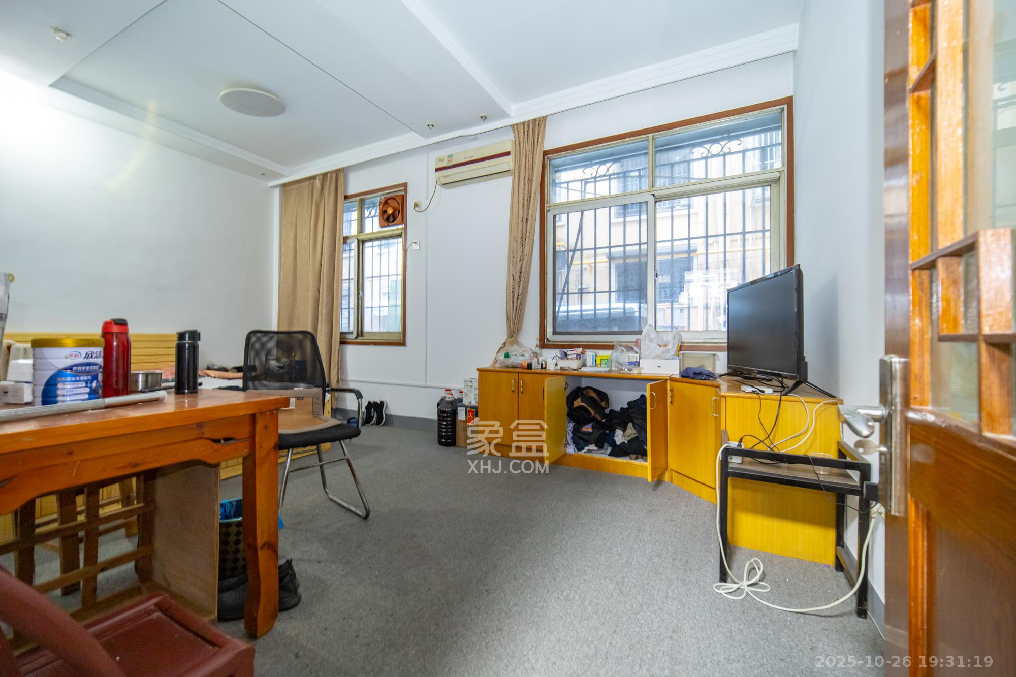 星沙六区  18室1厅1卫    268.0万卧室