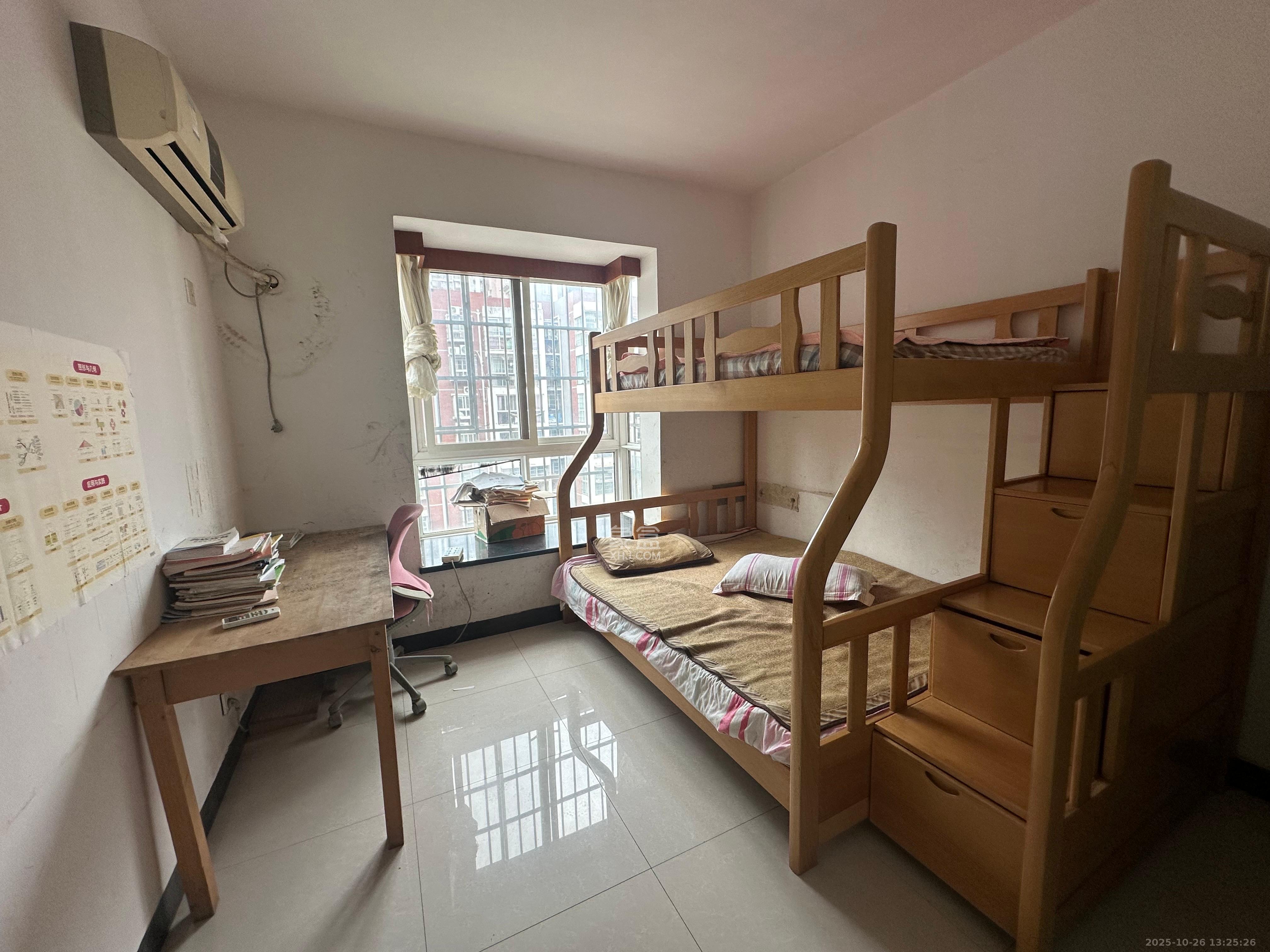 彩都公寓  3室2厅1卫    2200.0元/月室内图