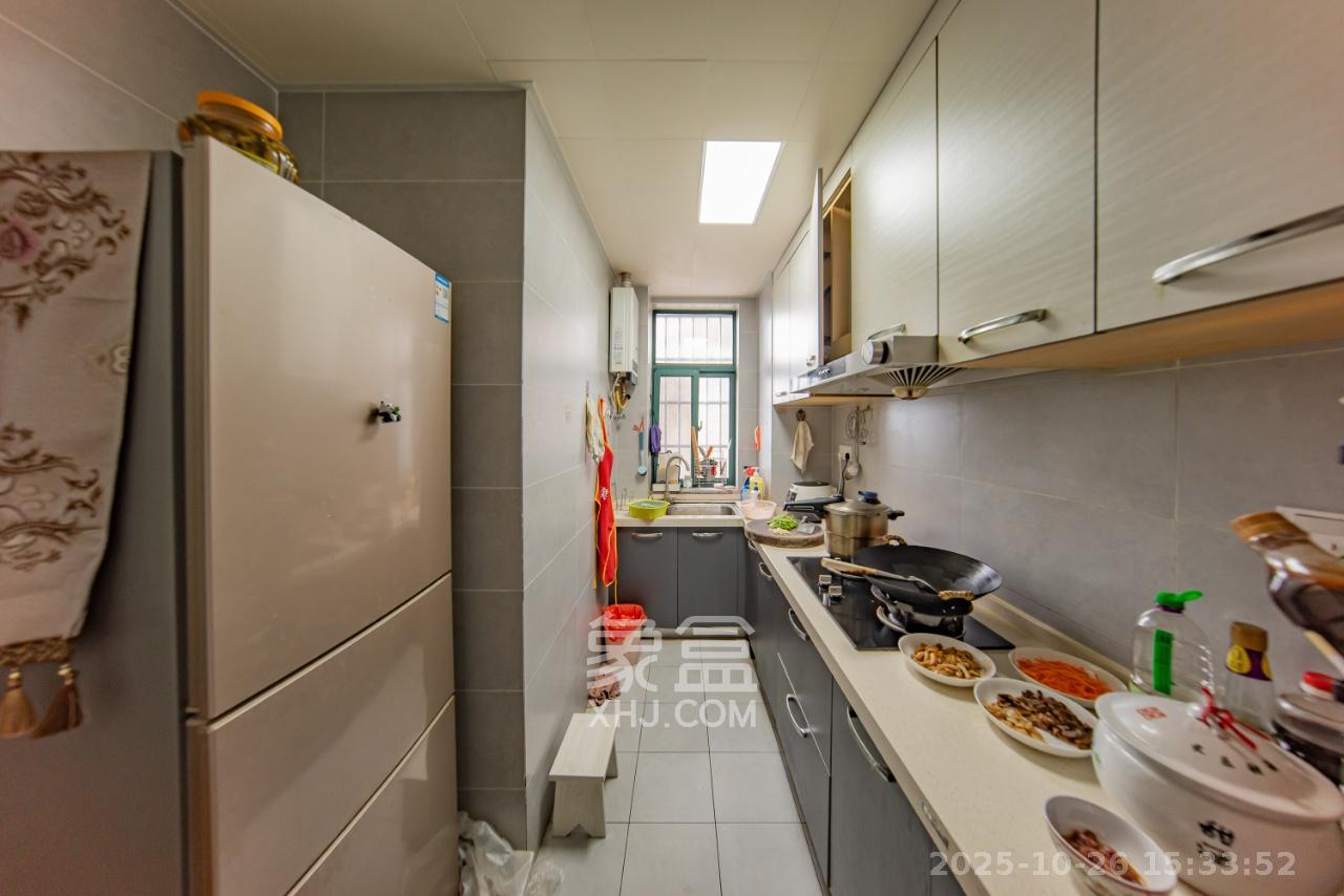 洋湖时代  3室2厅2卫    2500.0元/月