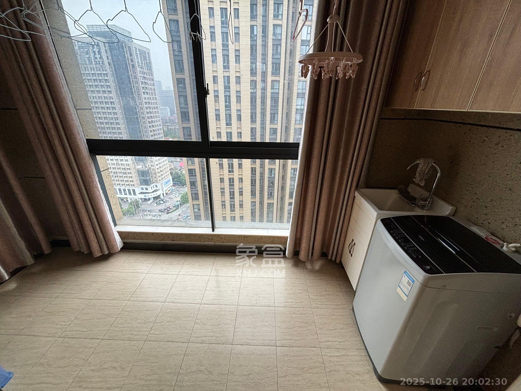 复地崑玉国际一期 1室2厅1卫 4200.0元/月 复地崑玉国际一期 1室2厅1卫 4200.0元/月室内图