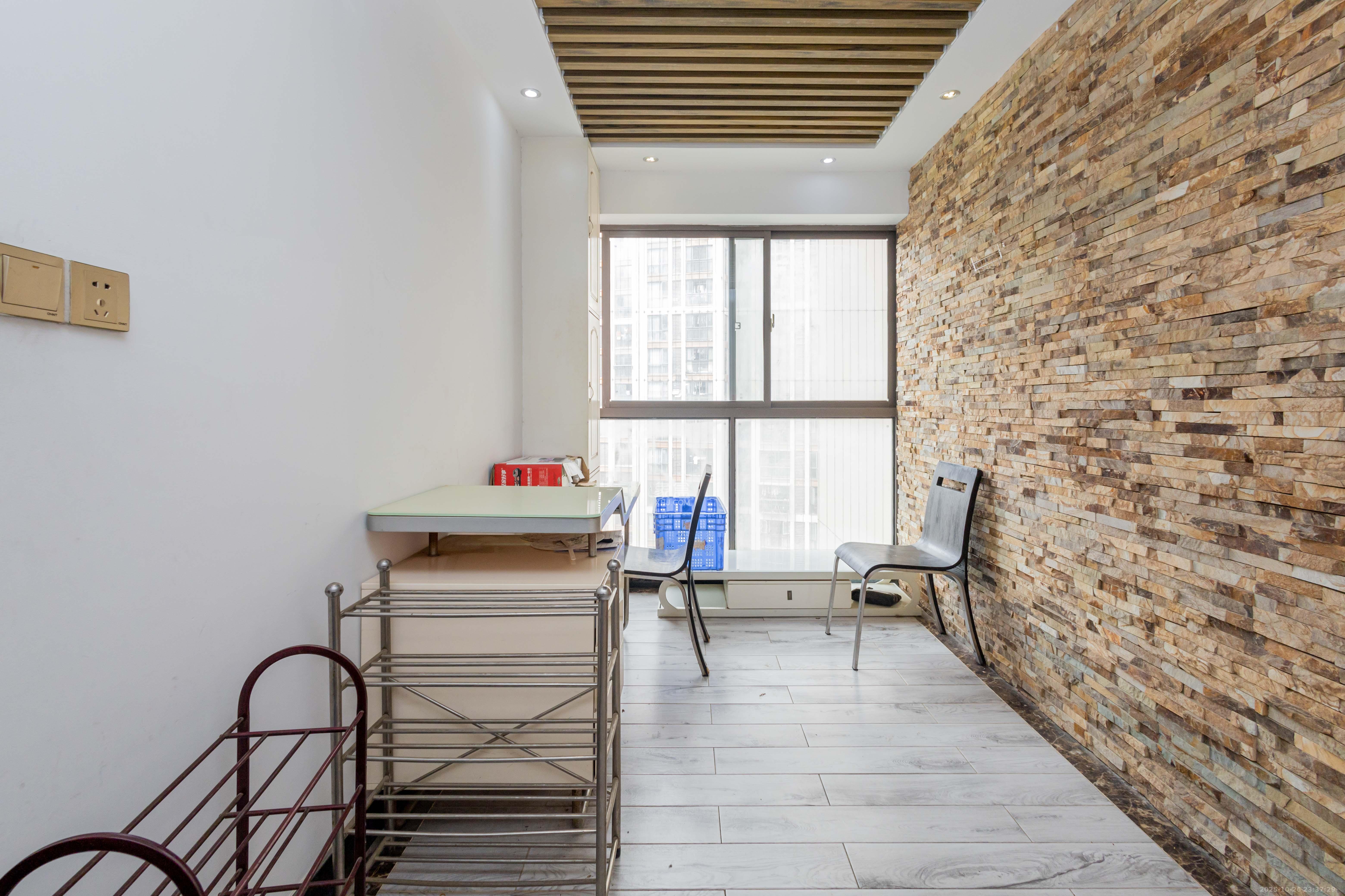 旭辉华庭 3室2厅2卫 75.0万 旭辉华庭 3室2厅2卫 75.0万卧室