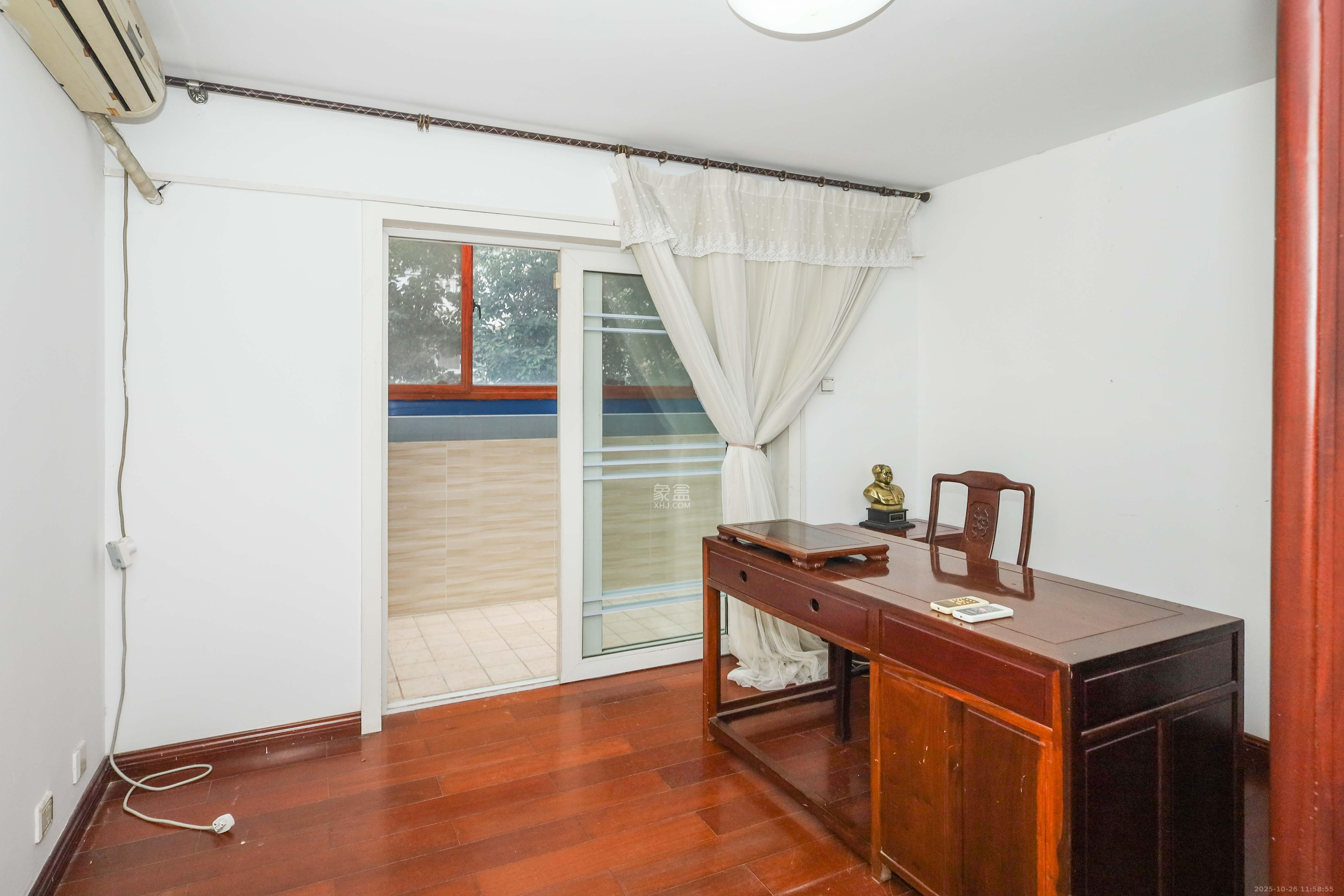 山水英伦  1室2厅4卫    368.0万 山水英伦  1室2厅4卫    368.0万卧室