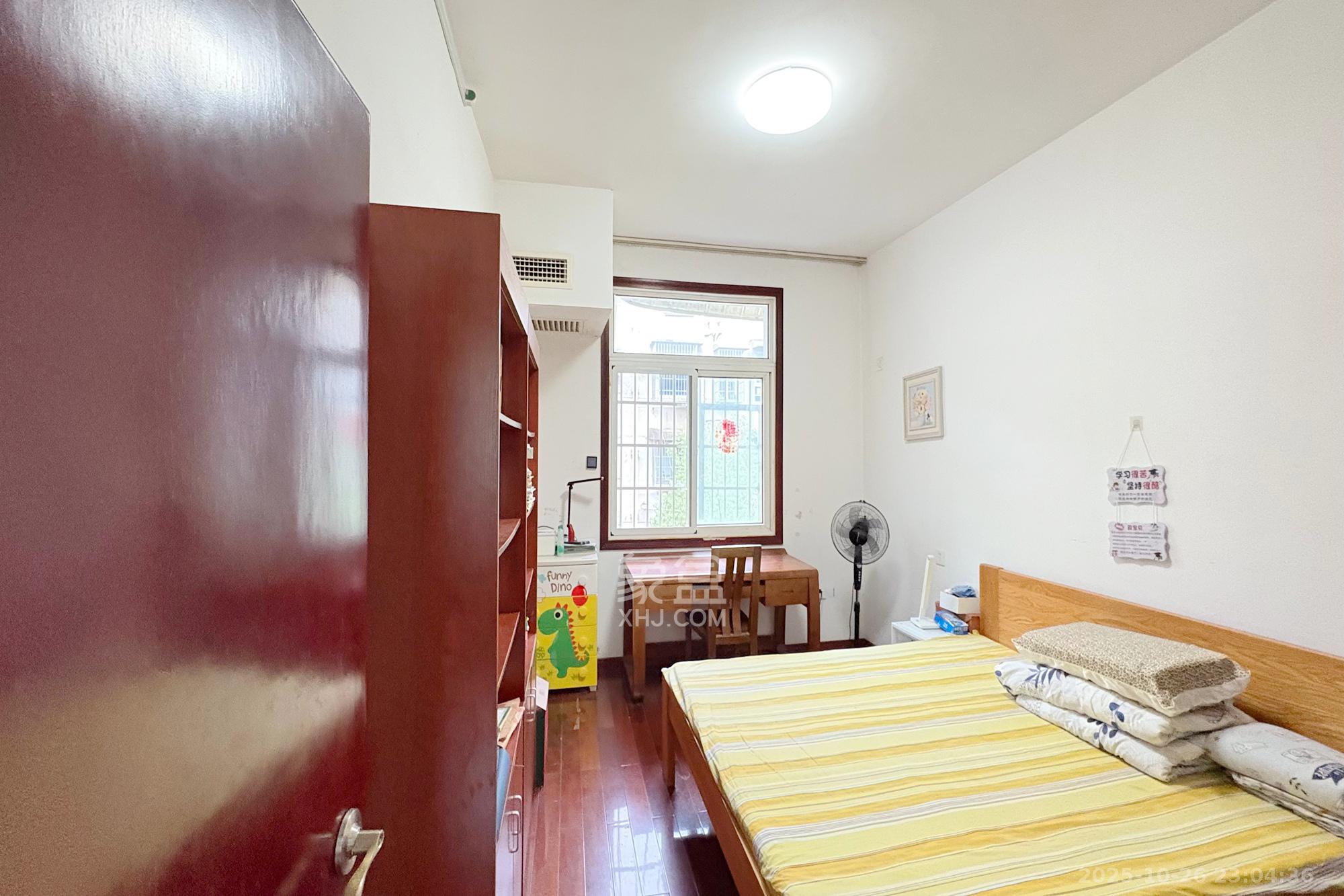 司法厅宿舍  4室2厅2卫    166.0万卧室