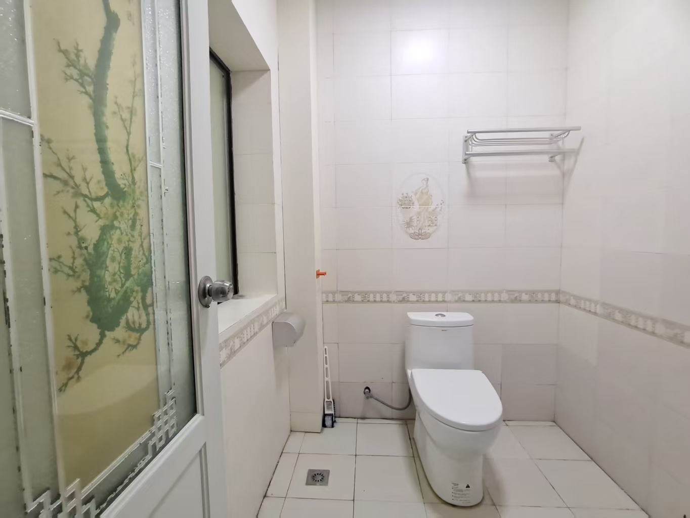 羊舞岭小区  3室2厅3卫    1000.0元/月室内图