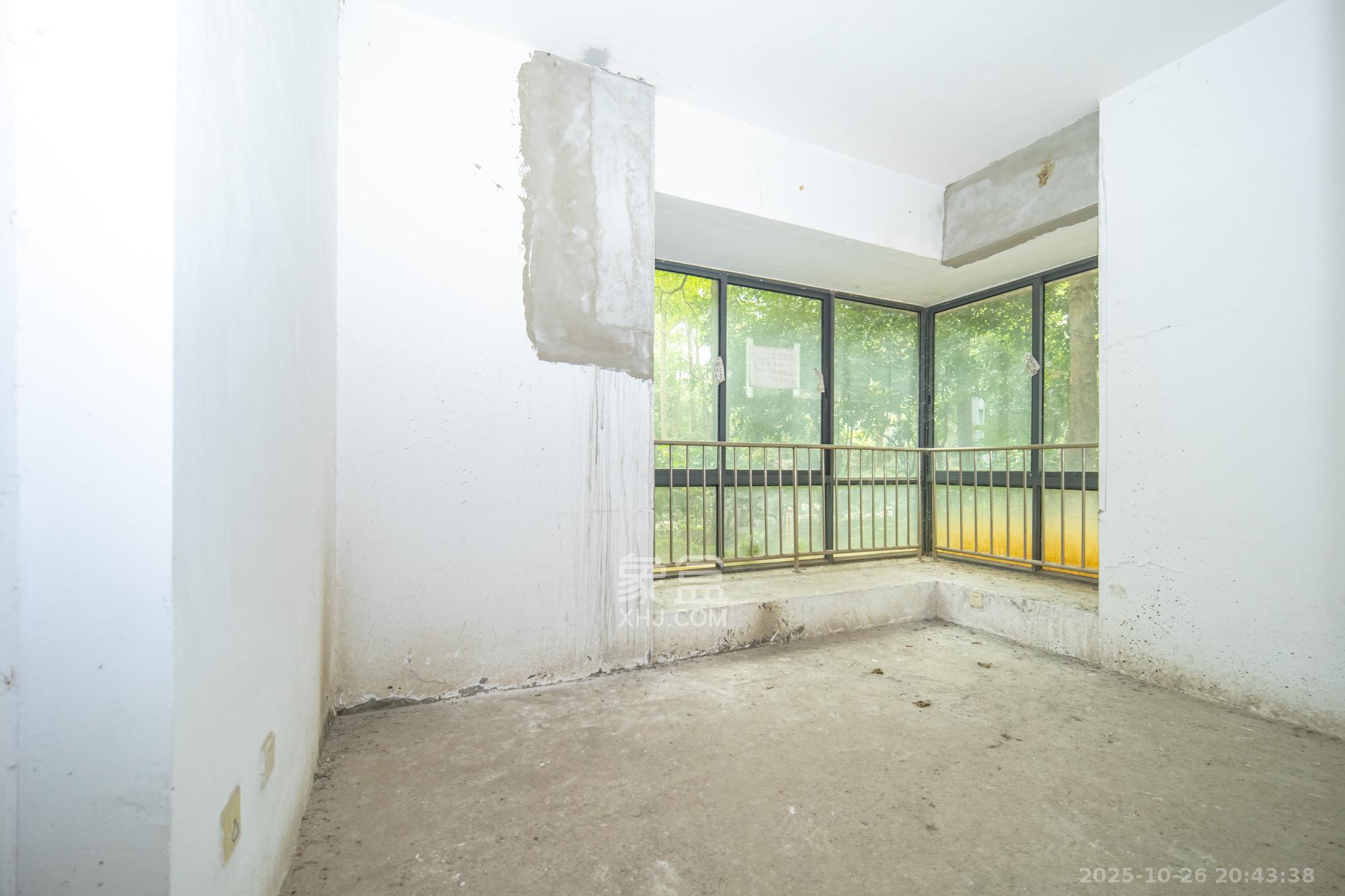 恒基凯旋门一二期  4室2厅2卫    81.0万卧室