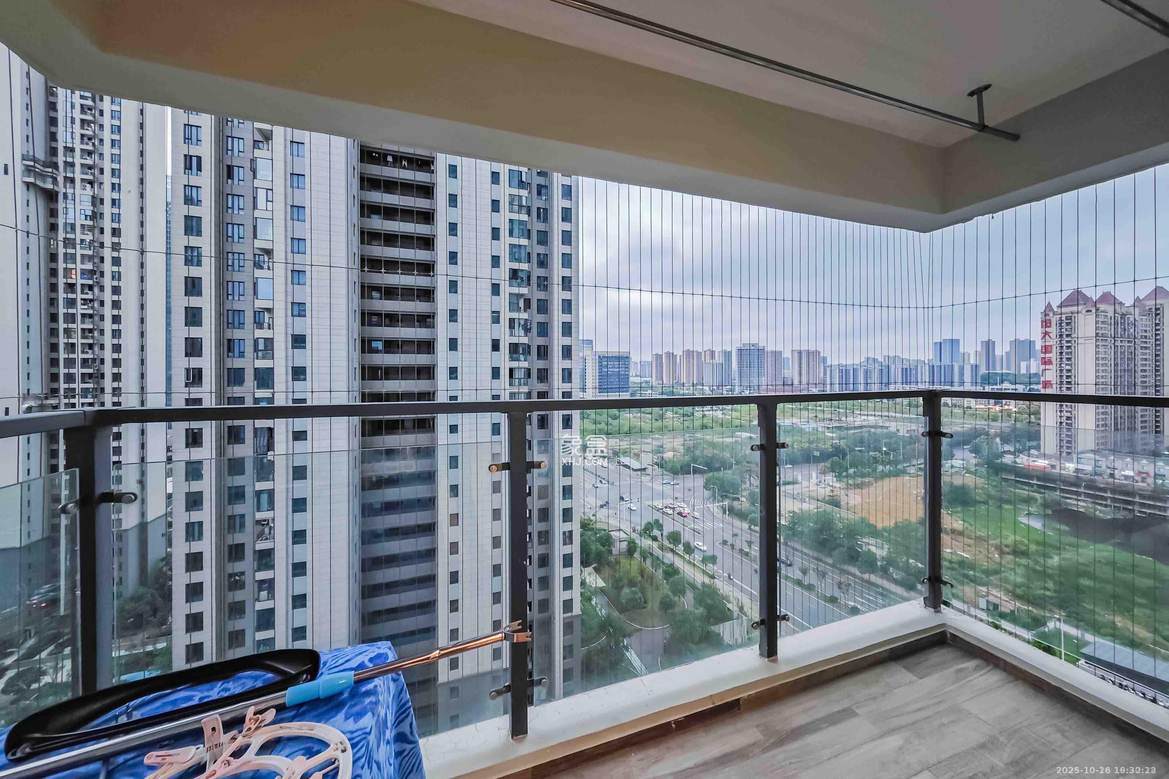 绿地长沙城际空间站(绿地新里佳苑)  3室1厅2卫    4000.0元/月 绿地长沙城际空间站(绿地新里佳苑)  3室1厅2卫    4000.0元/月室内图