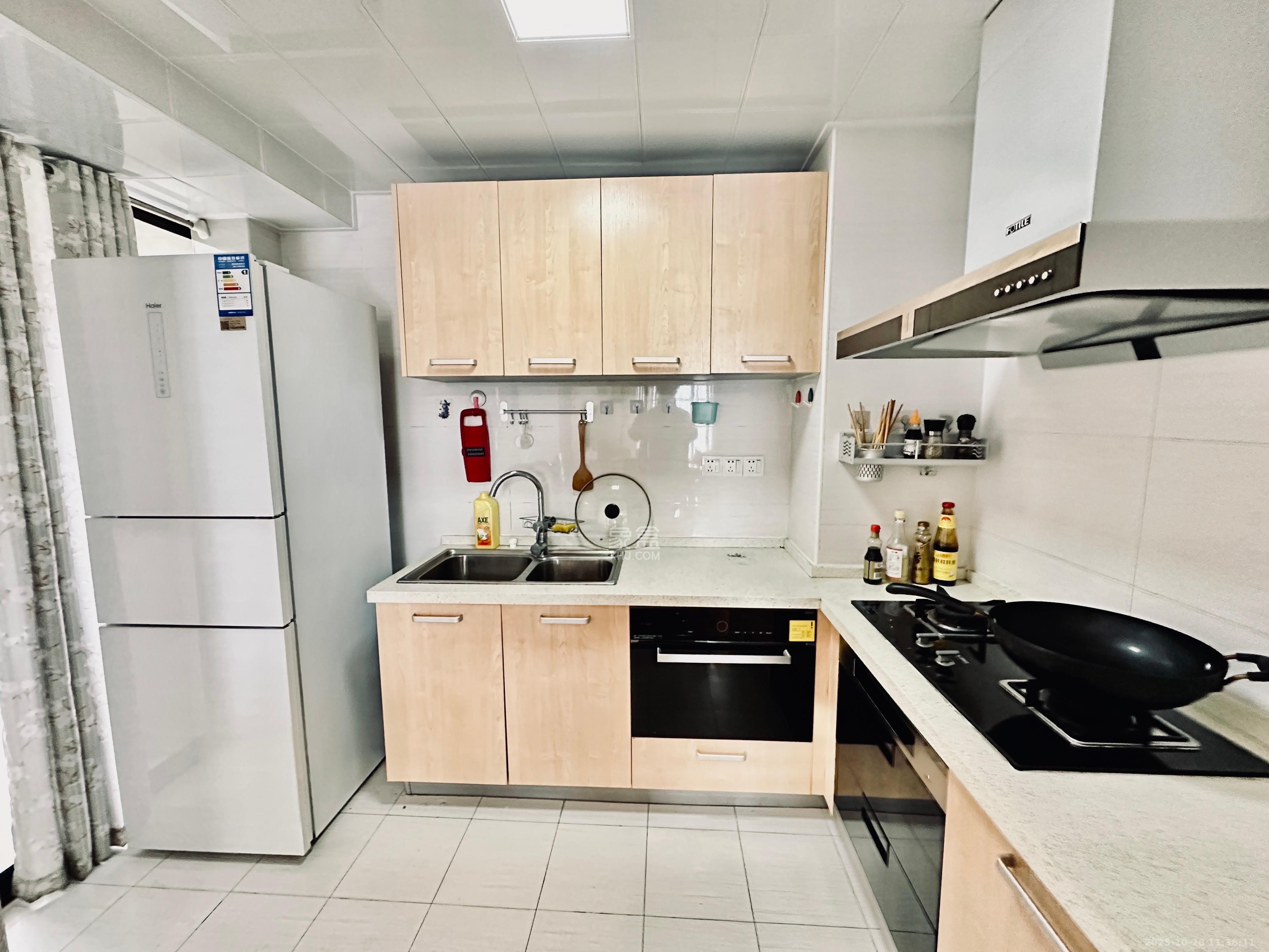 南山雍江汇(滨江国际新城) 3室2厅2卫 3400.0元/月 南山雍江汇(滨江国际新城) 3室2厅2卫 3400.0元/月室内图