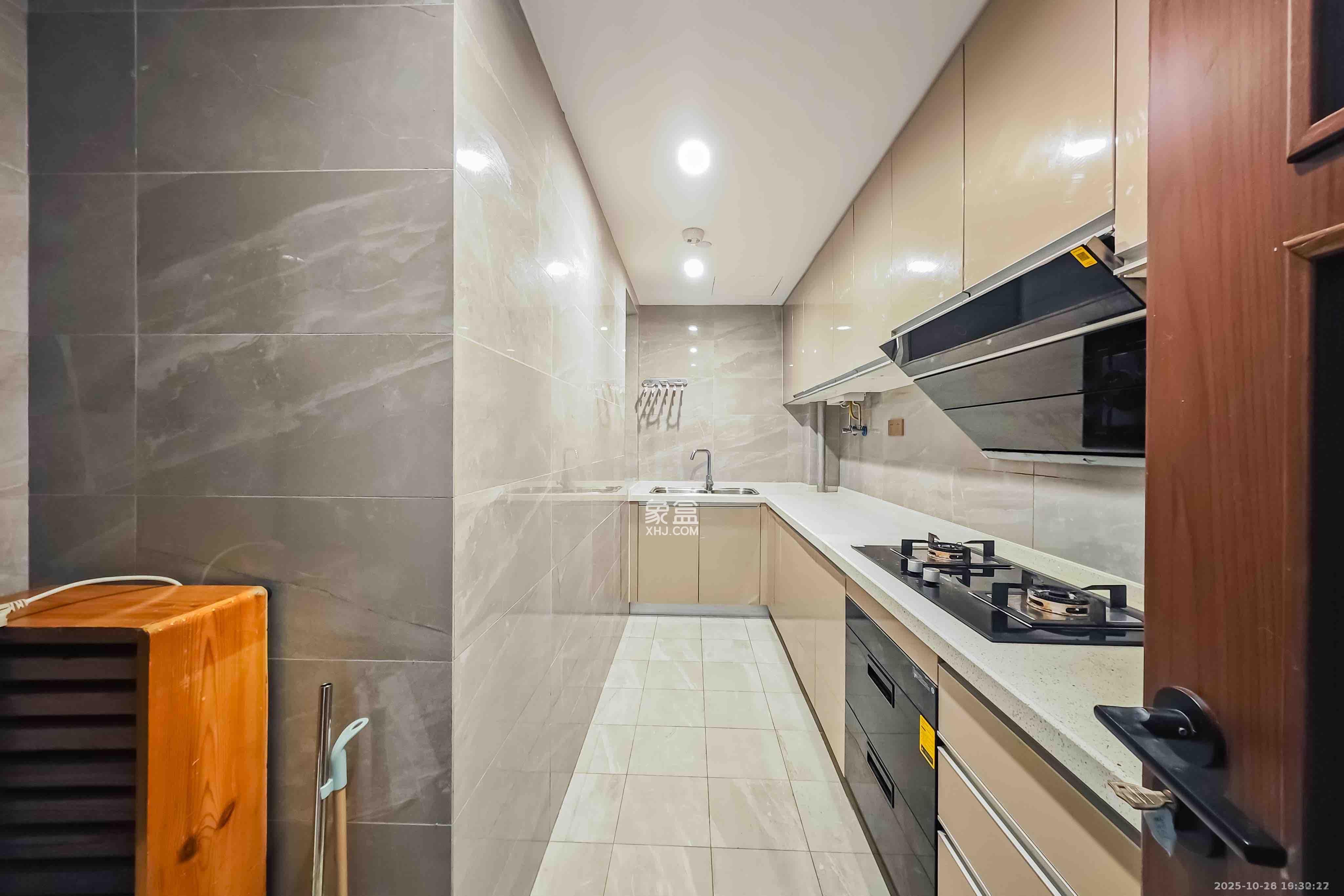 绿地长沙城际空间站(绿地新里佳苑)  3室1厅2卫    4000.0元/月 绿地长沙城际空间站(绿地新里佳苑)  3室1厅2卫    4000.0元/月室内图